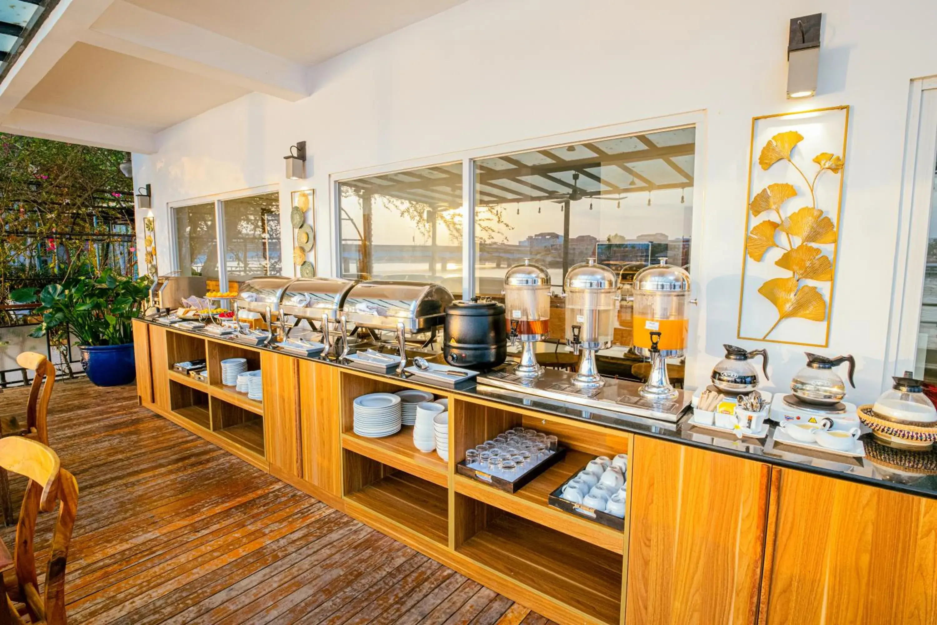 Restaurant/places to eat in The B Resort Restaurant/places to eat in The B Resort