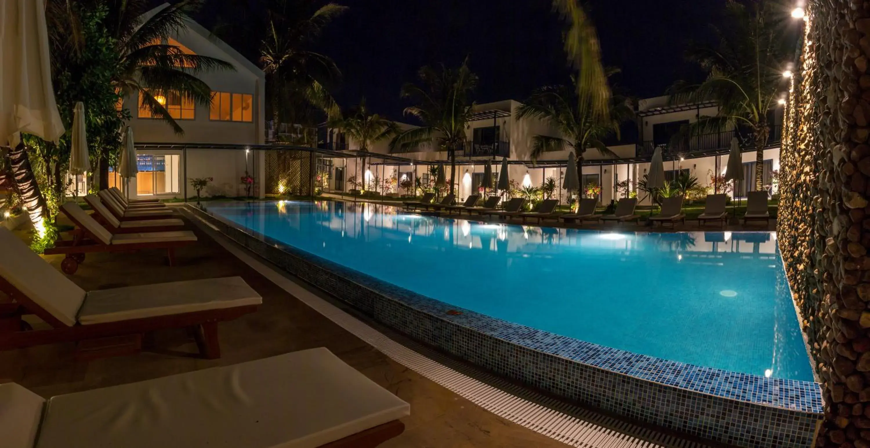 Swimming pool in The B Resort Swimming pool in The B Resort