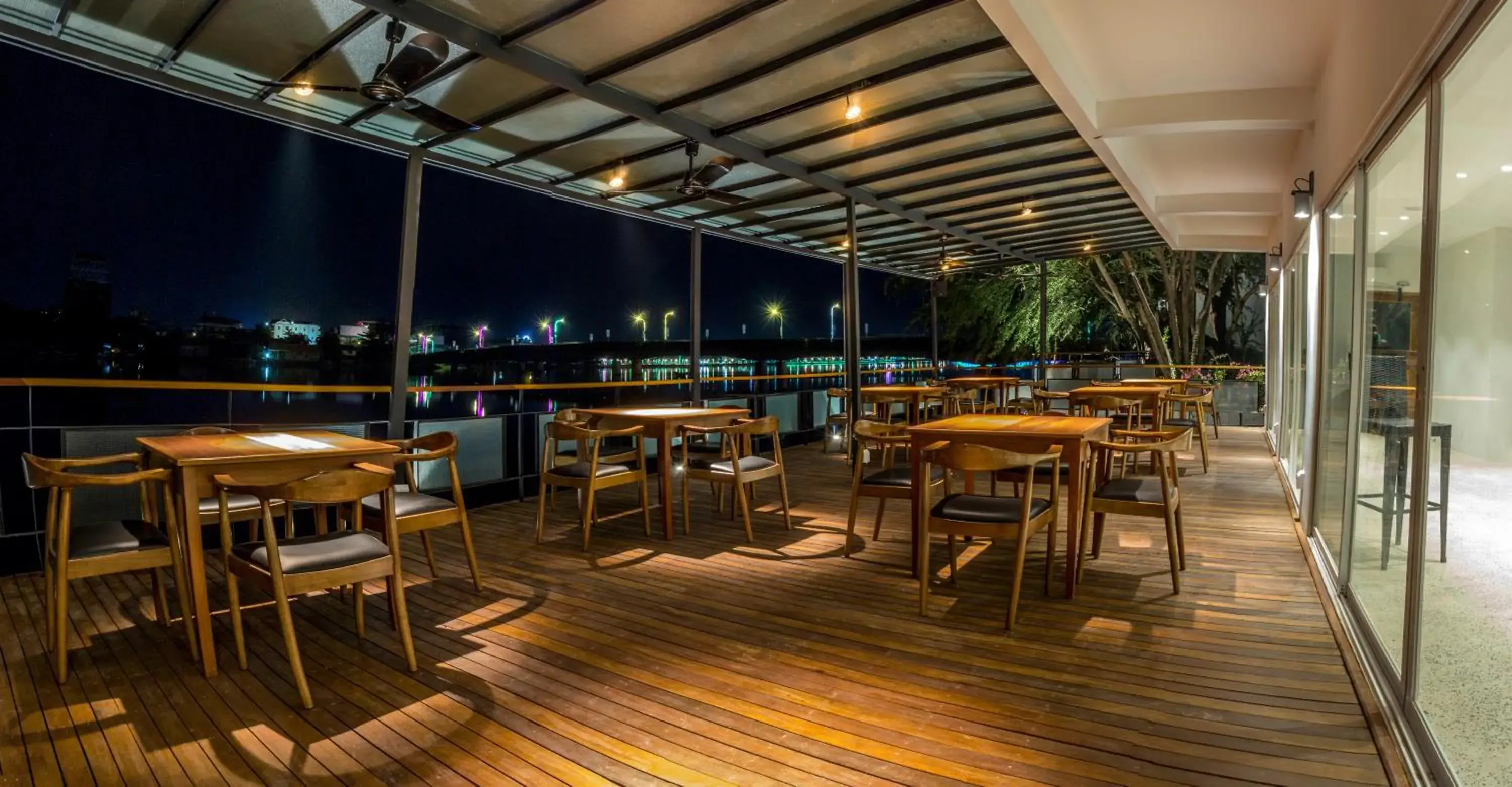 Restaurant/places to eat in The B Resort Restaurant/places to eat in The B Resort