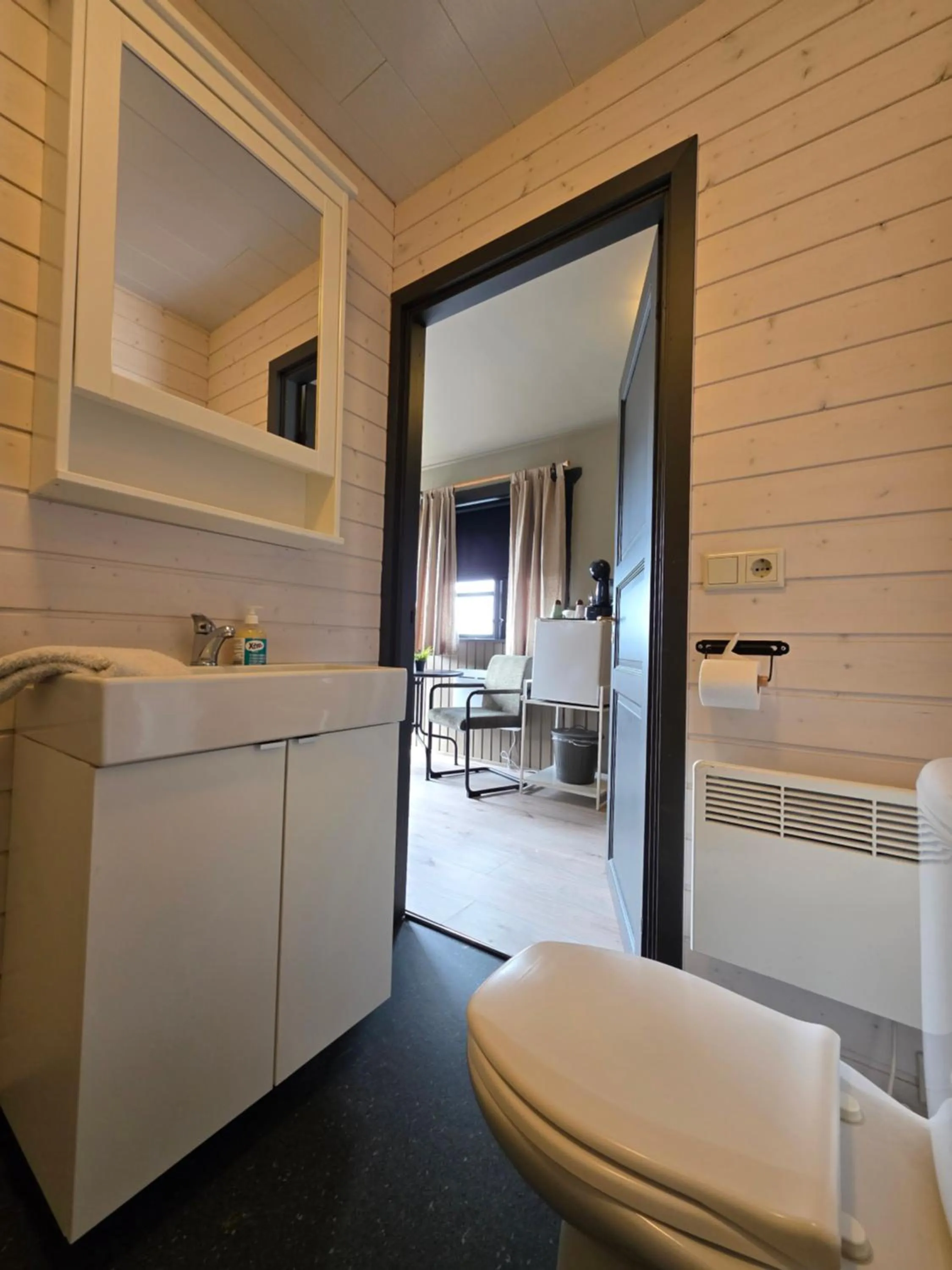 Bathroom in Riverfront Lodge Hella