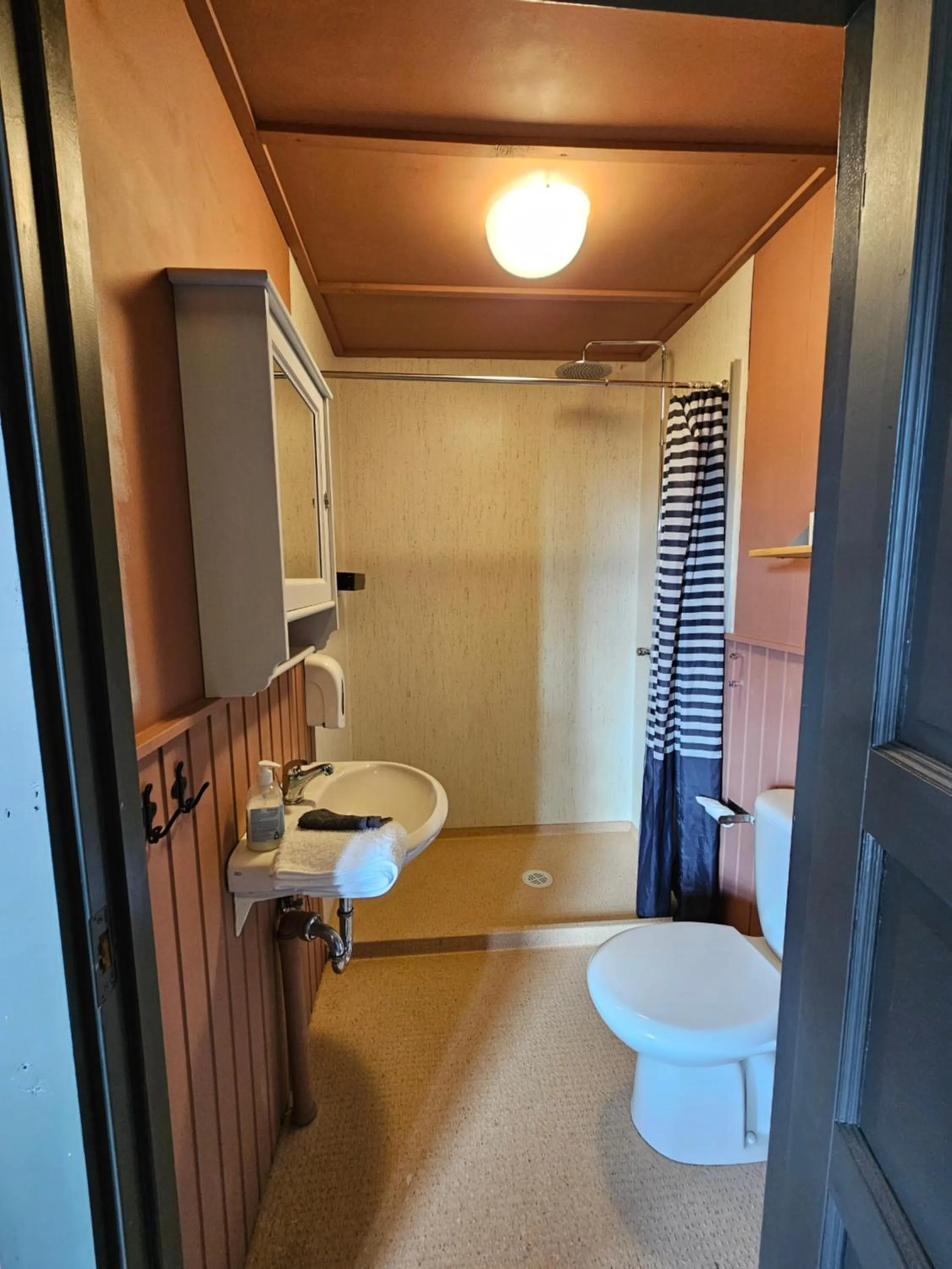 Bathroom in Riverfront Lodge Hella