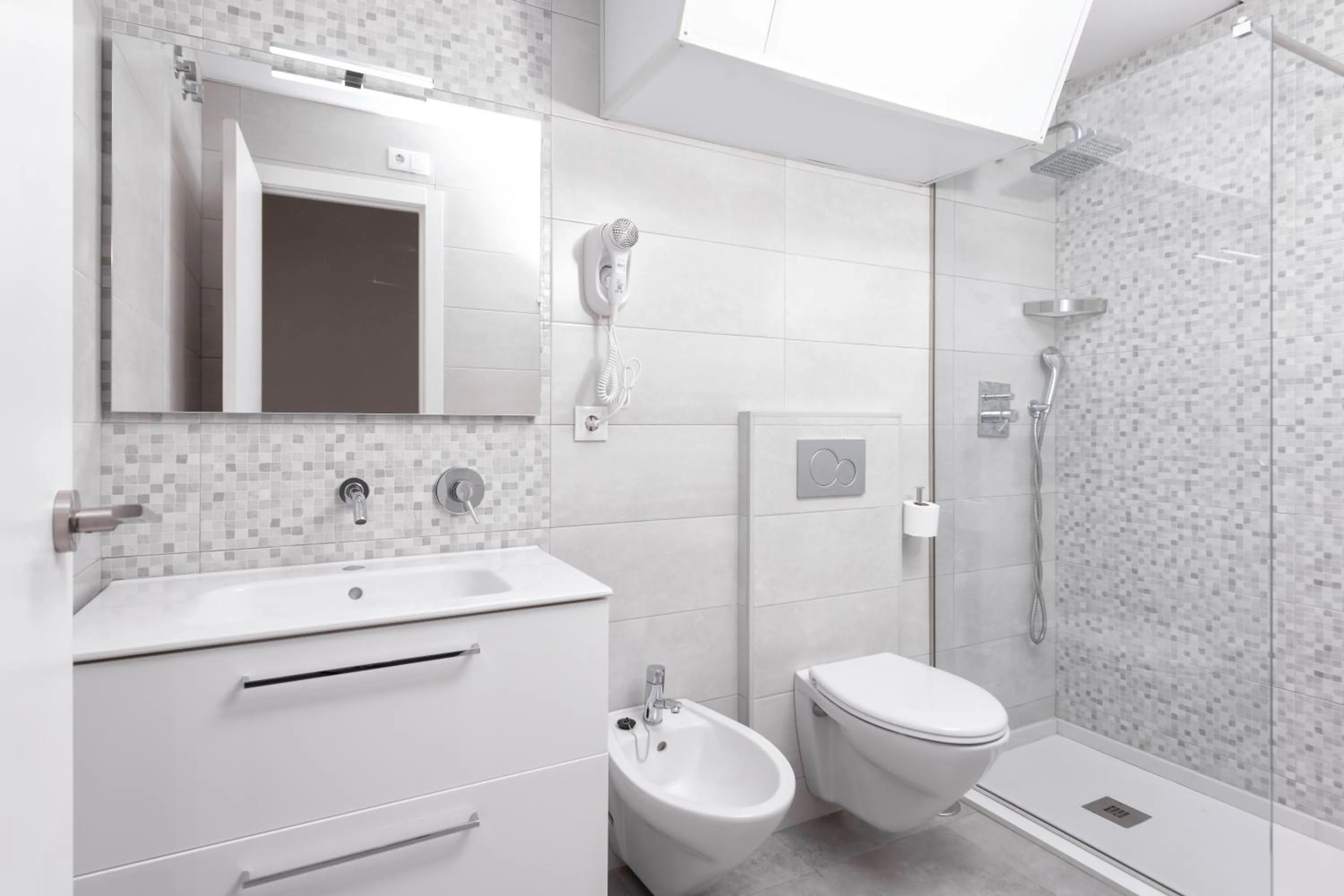 Bathroom in Apartamentos Quijano by Be Alicante