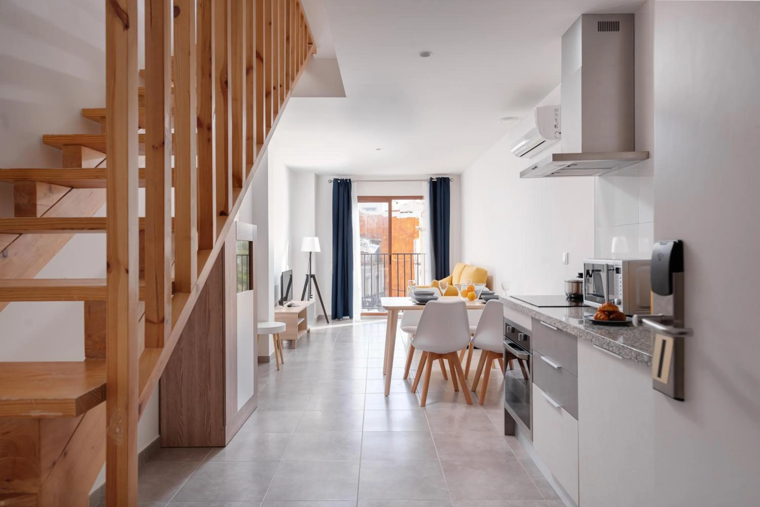 Kitchen or kitchenette in Apartamentos Quijano by Be Alicante