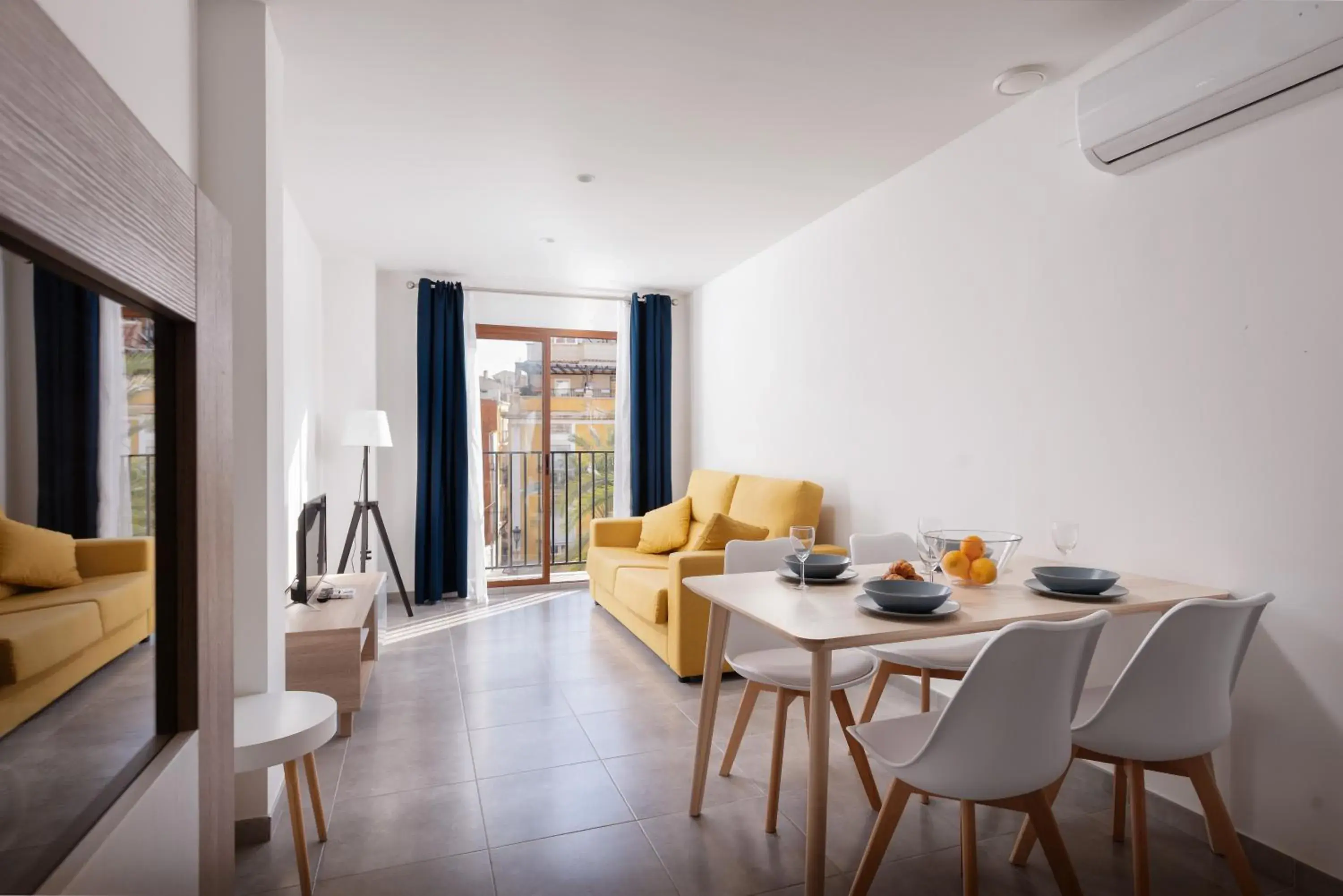 Dining area in Apartamentos Quijano by Be Alicante Dining area in Apartamentos Quijano by Be Alicante