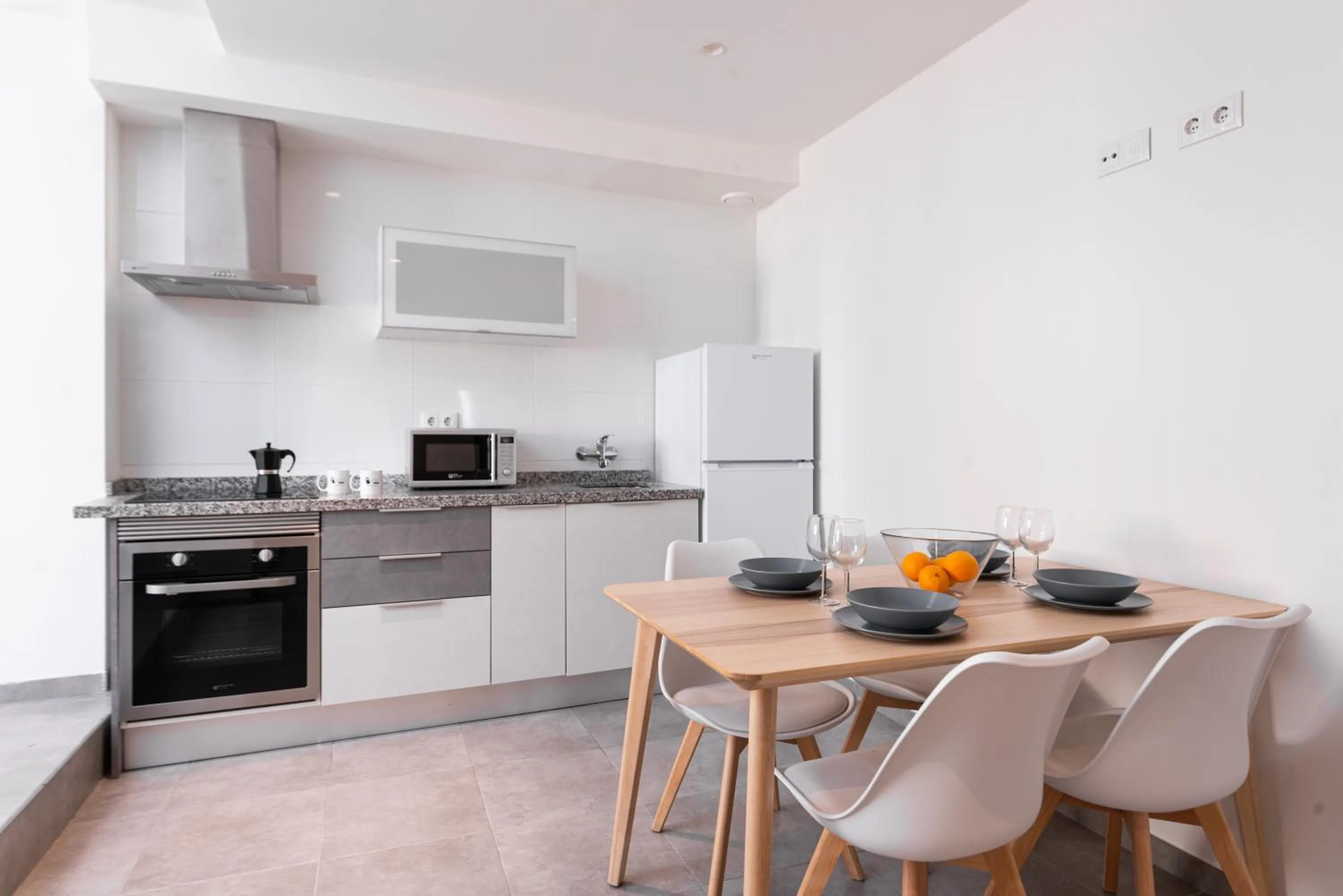 Kitchen or kitchenette in Apartamentos Quijano by Be Alicante