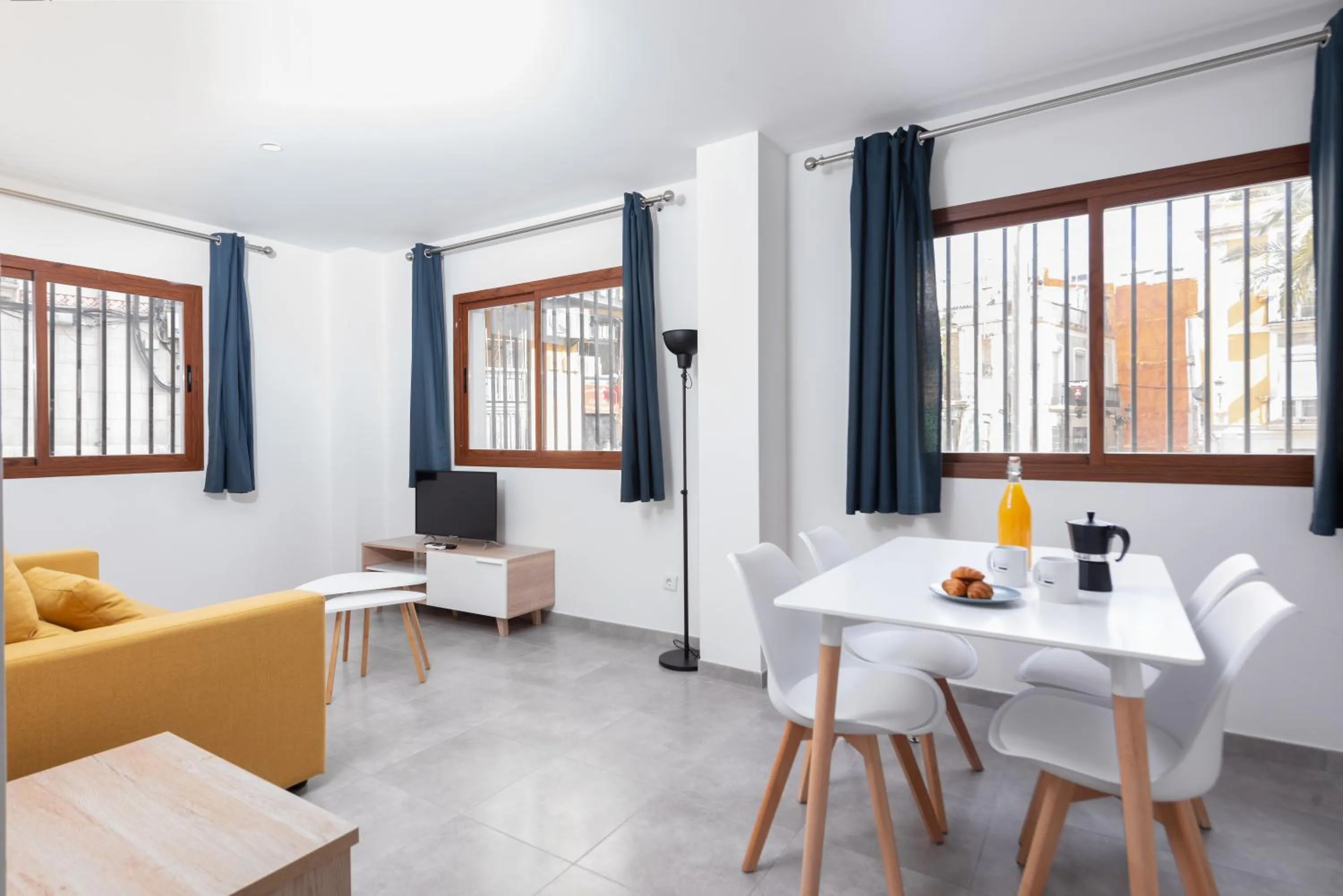 TV and multimedia in Apartamentos Quijano by Be Alicante