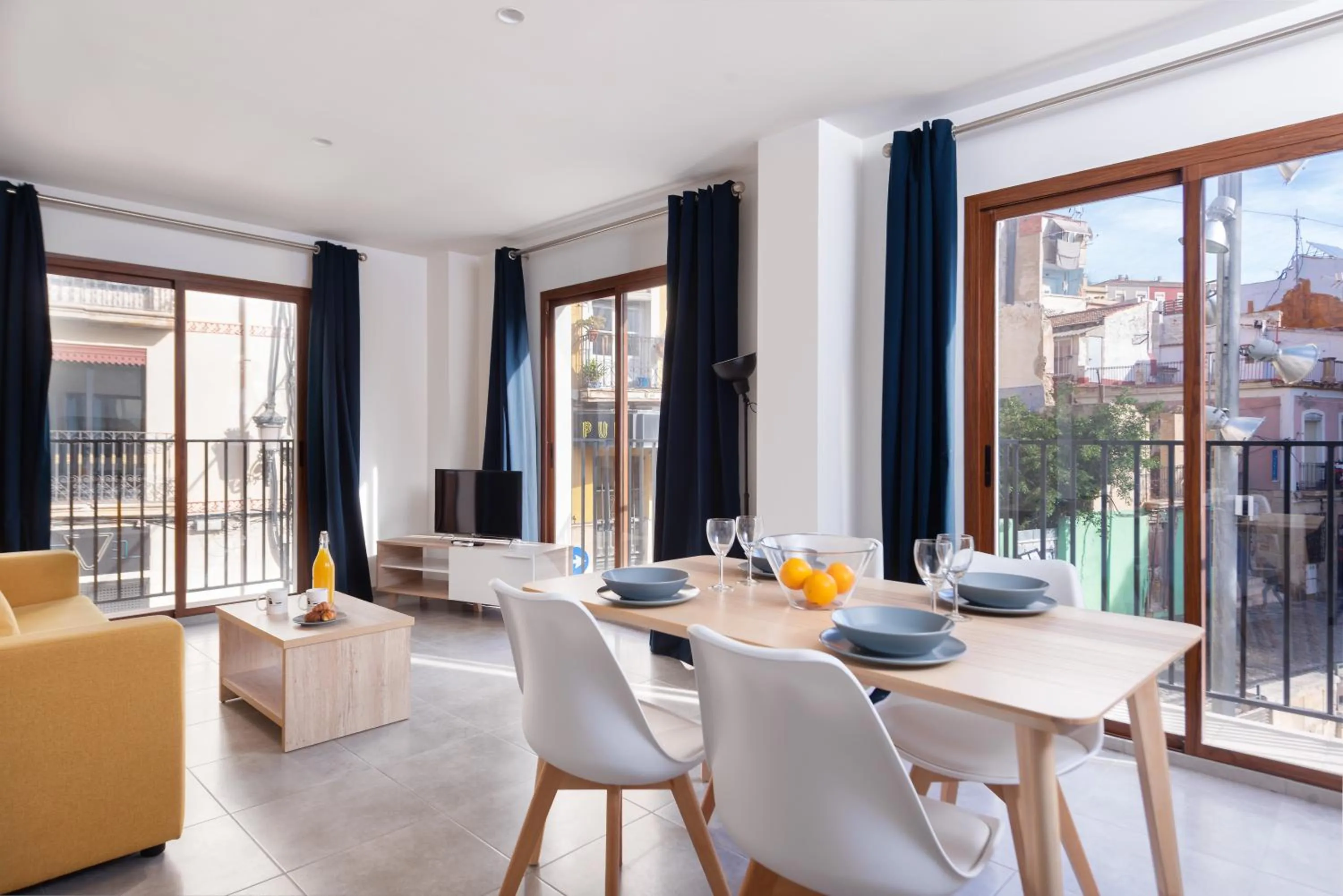 Living room in Apartamentos Quijano by Be Alicante