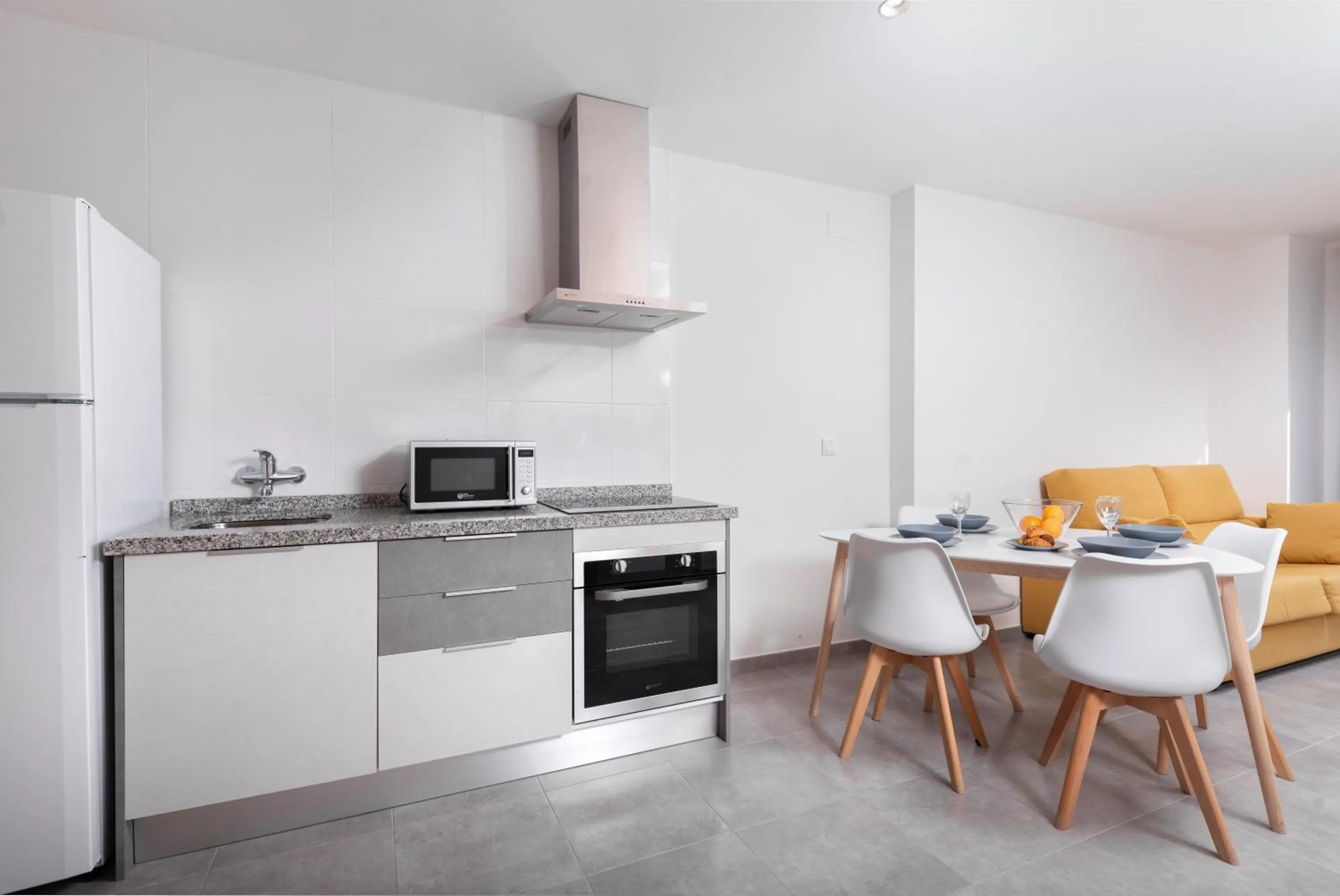 Kitchen or kitchenette in Apartamentos Quijano by Be Alicante