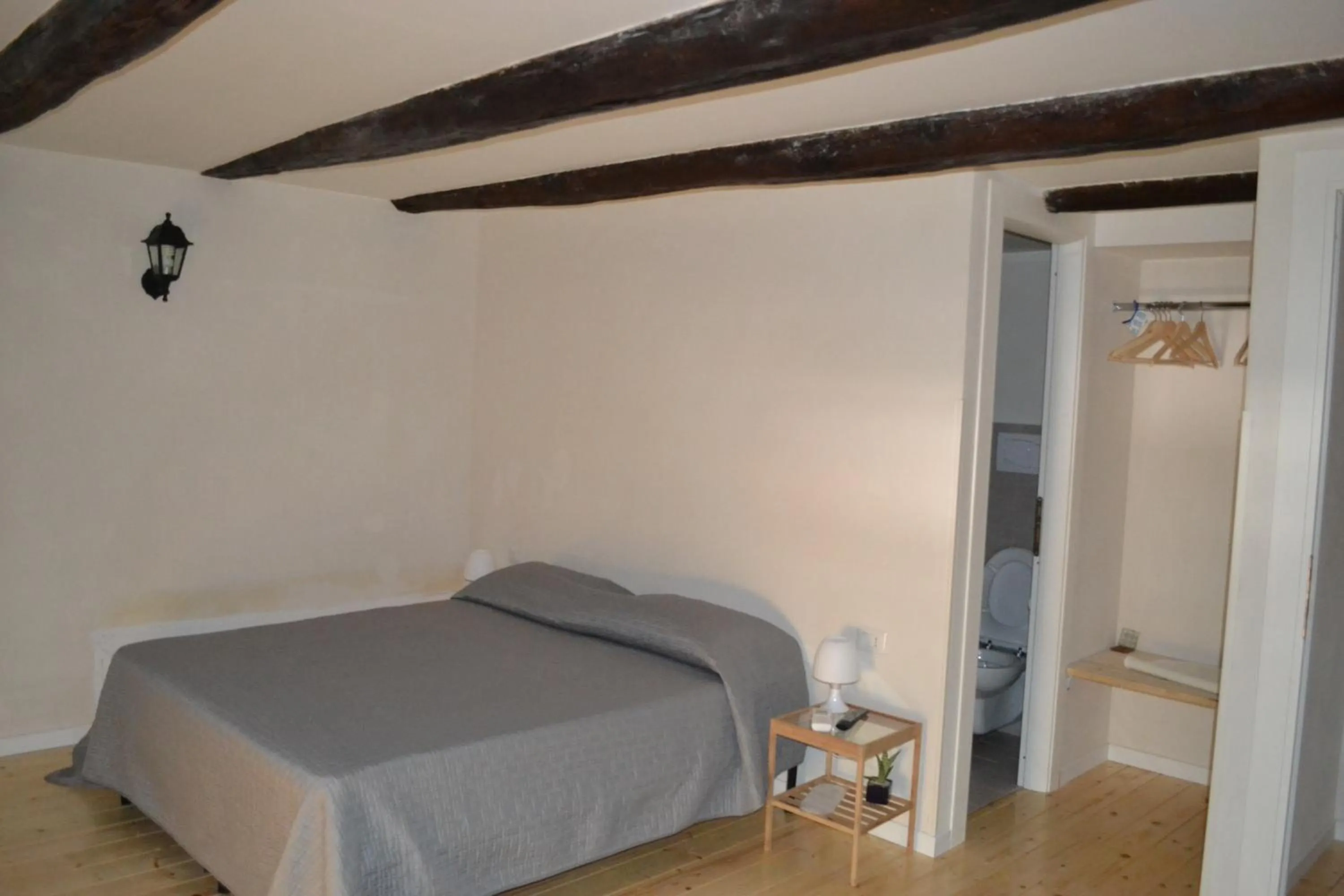 Bedroom, Bed in Monaciello