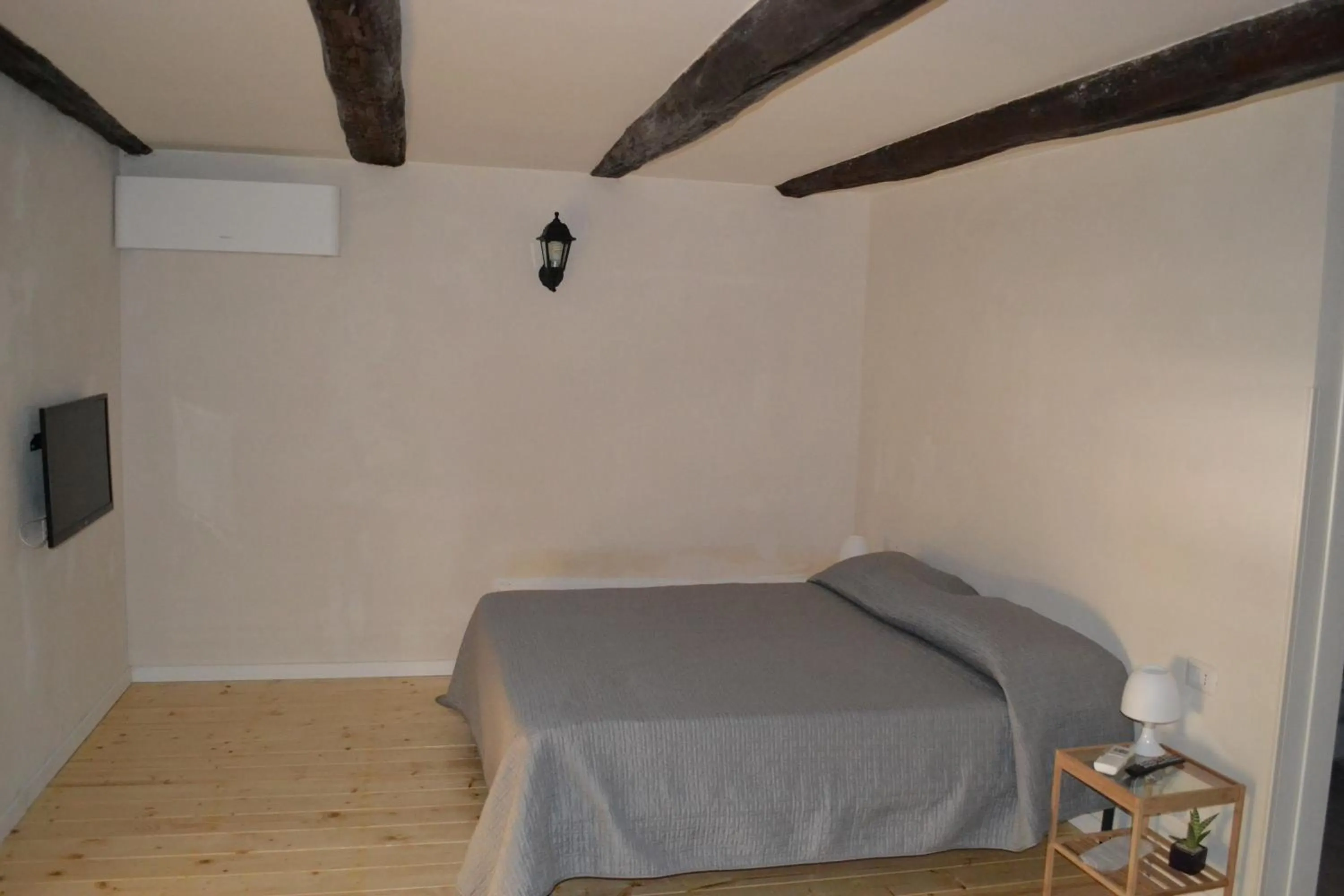 Bedroom, Bed in Monaciello
