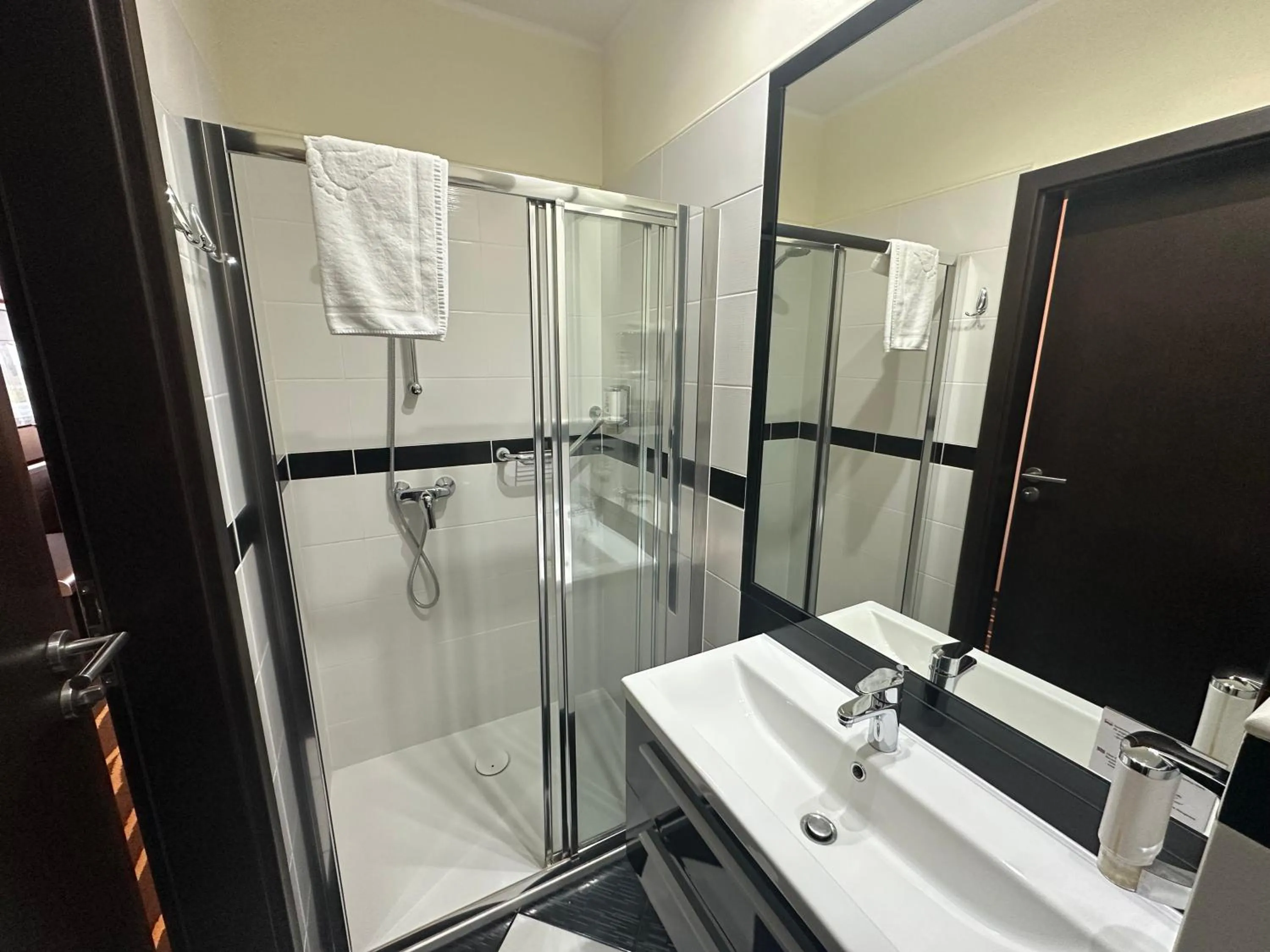 Shower in Hotel Business Faltom Gdynia