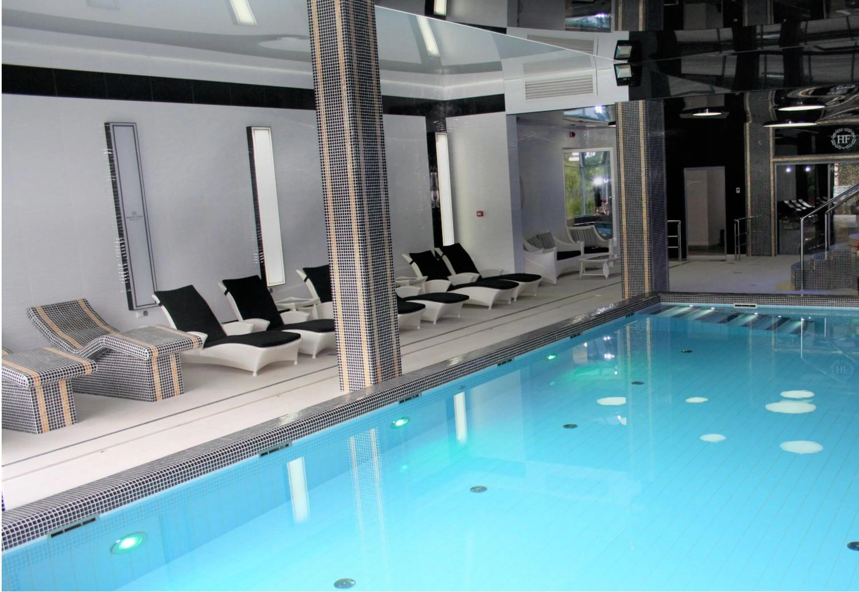 Swimming pool in Hotel Business Faltom Gdynia