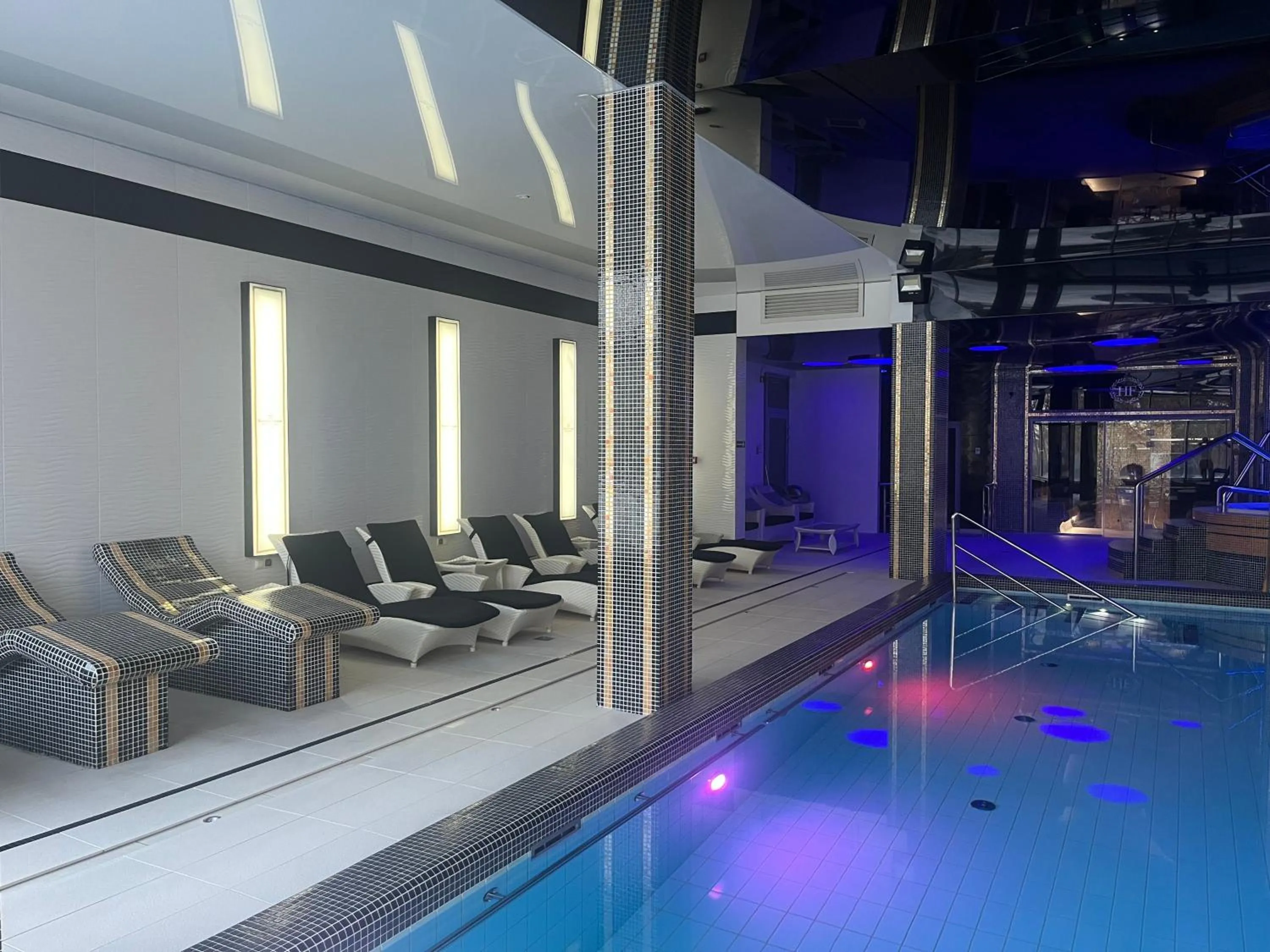 Pool view in Hotel Business Faltom Gdynia