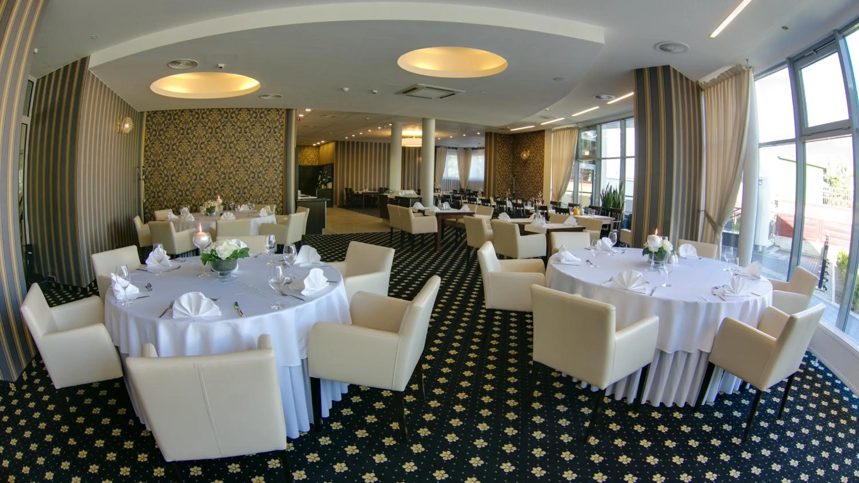Restaurant/places to eat in Hotel Business Faltom Gdynia
