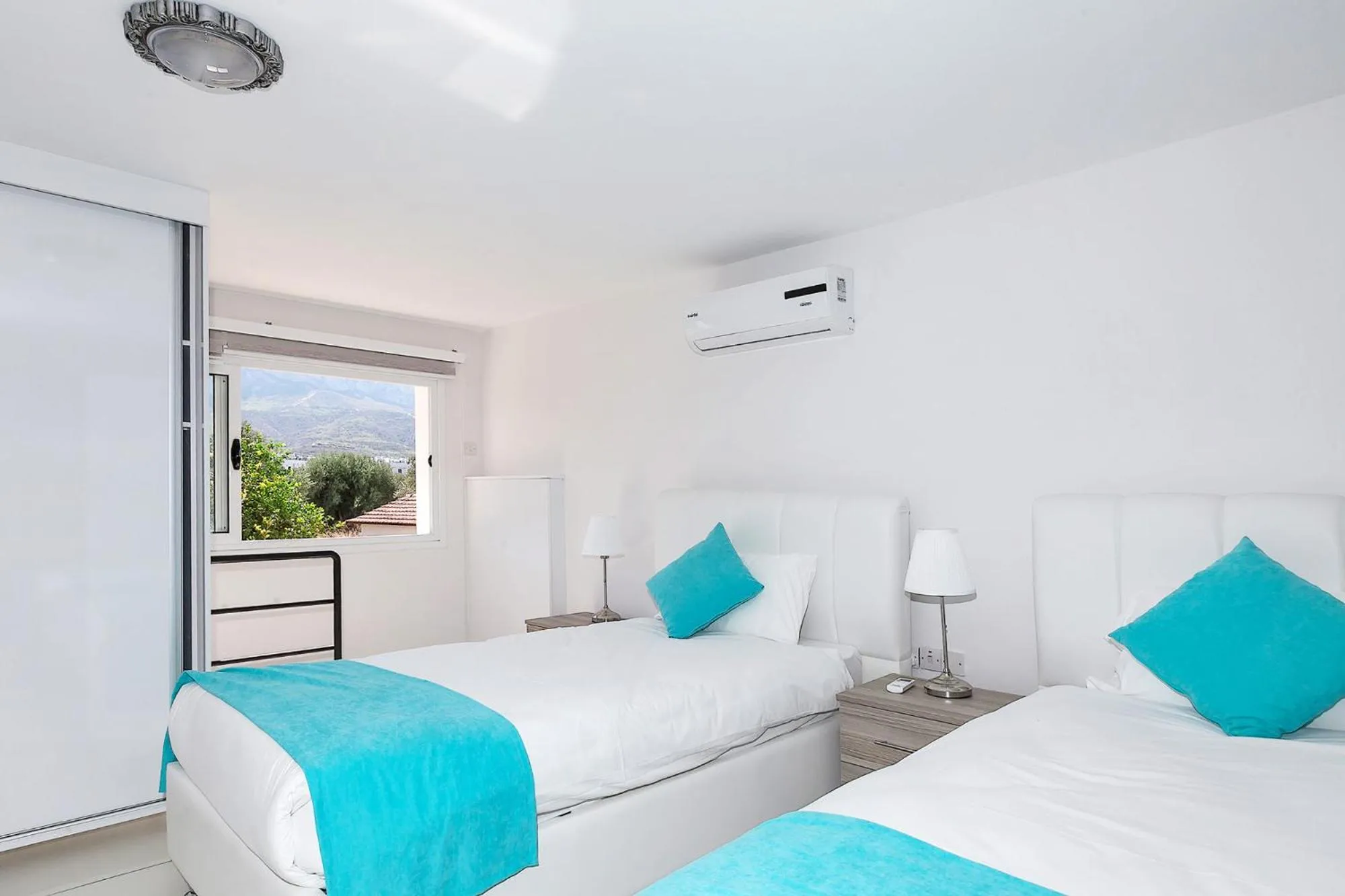 View (from property/room), Bed in The Ship Inn Hotel