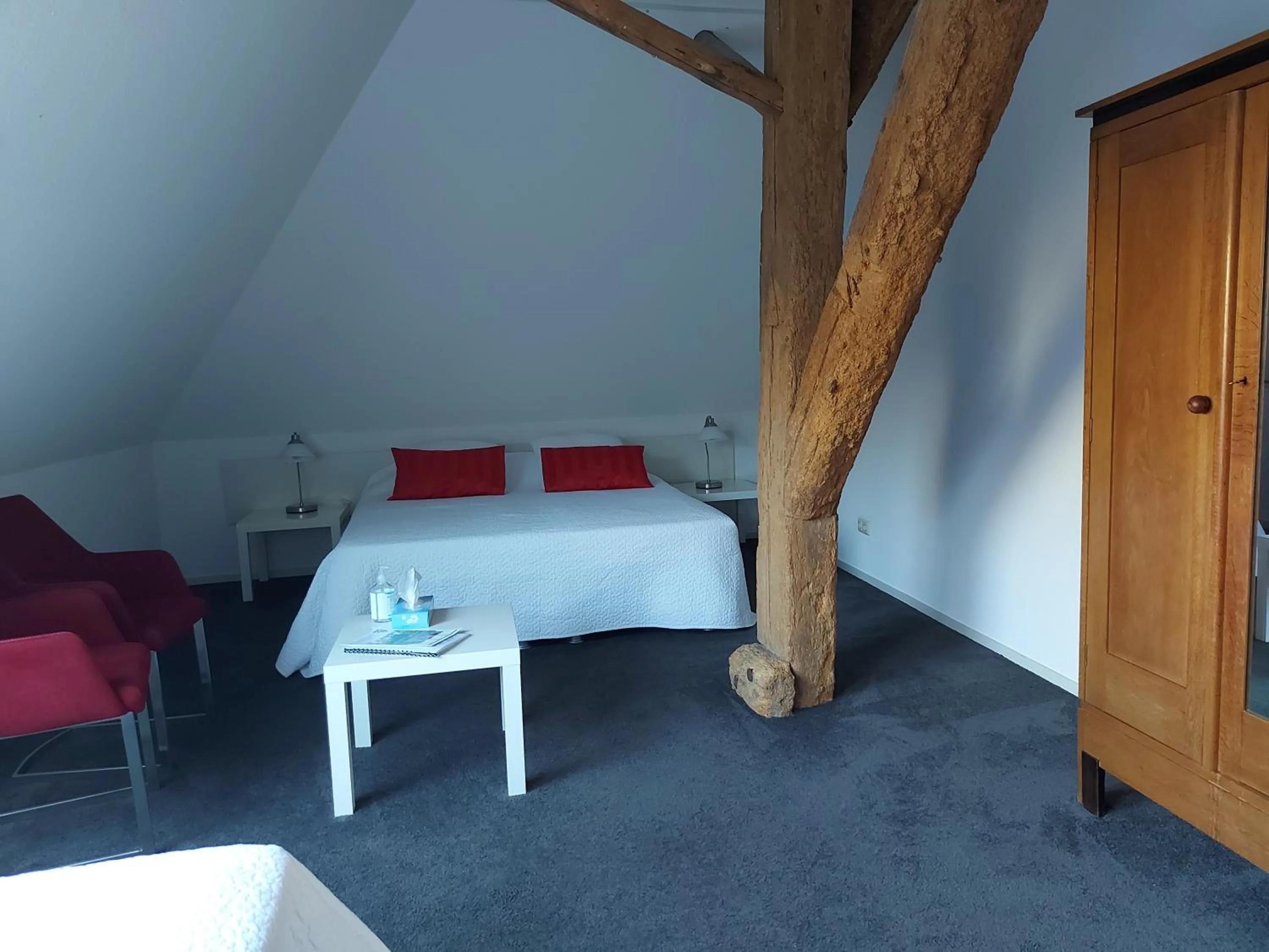 Bedroom, Bed in Piaam State