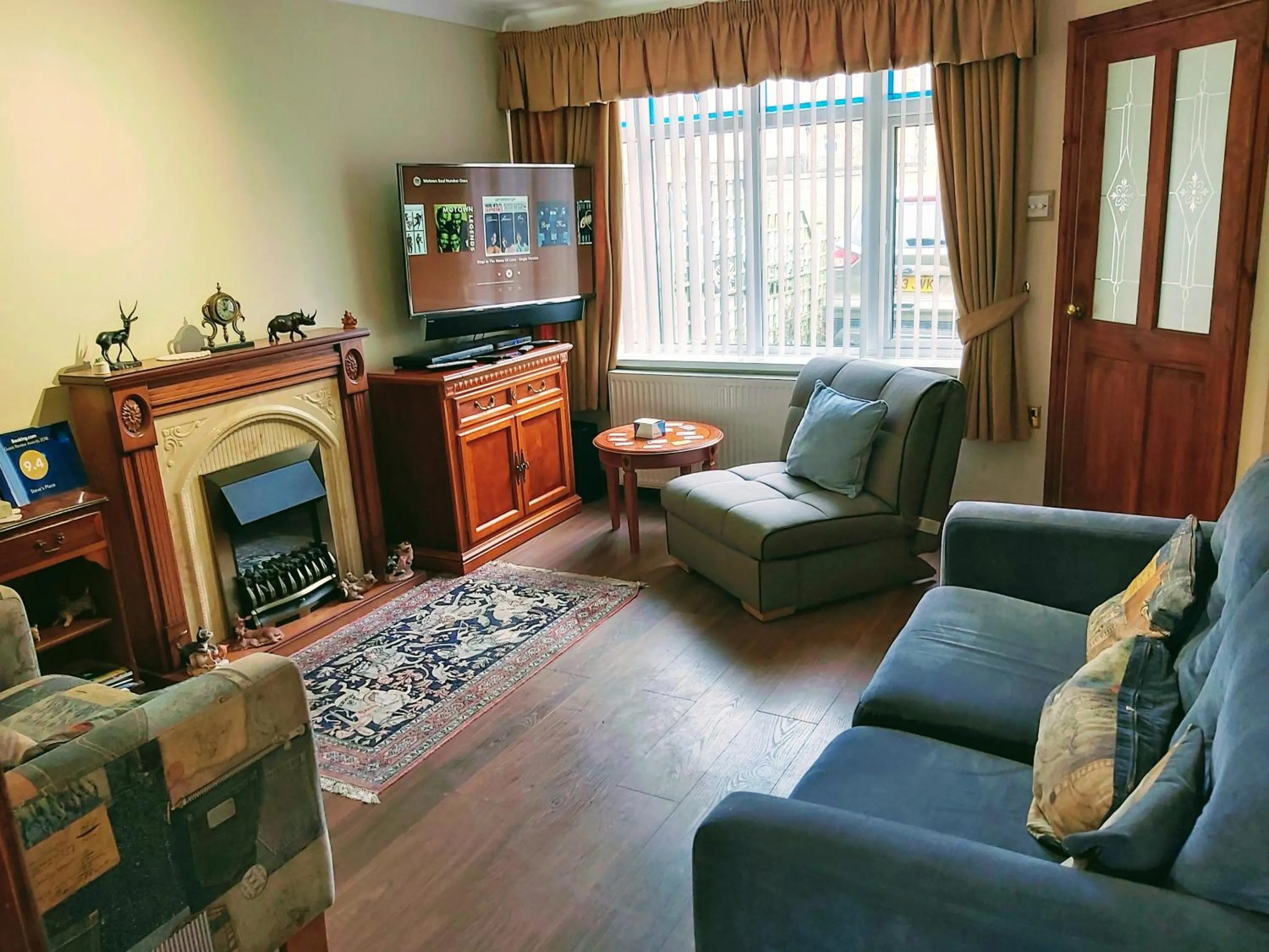 Living room in Steve's Place