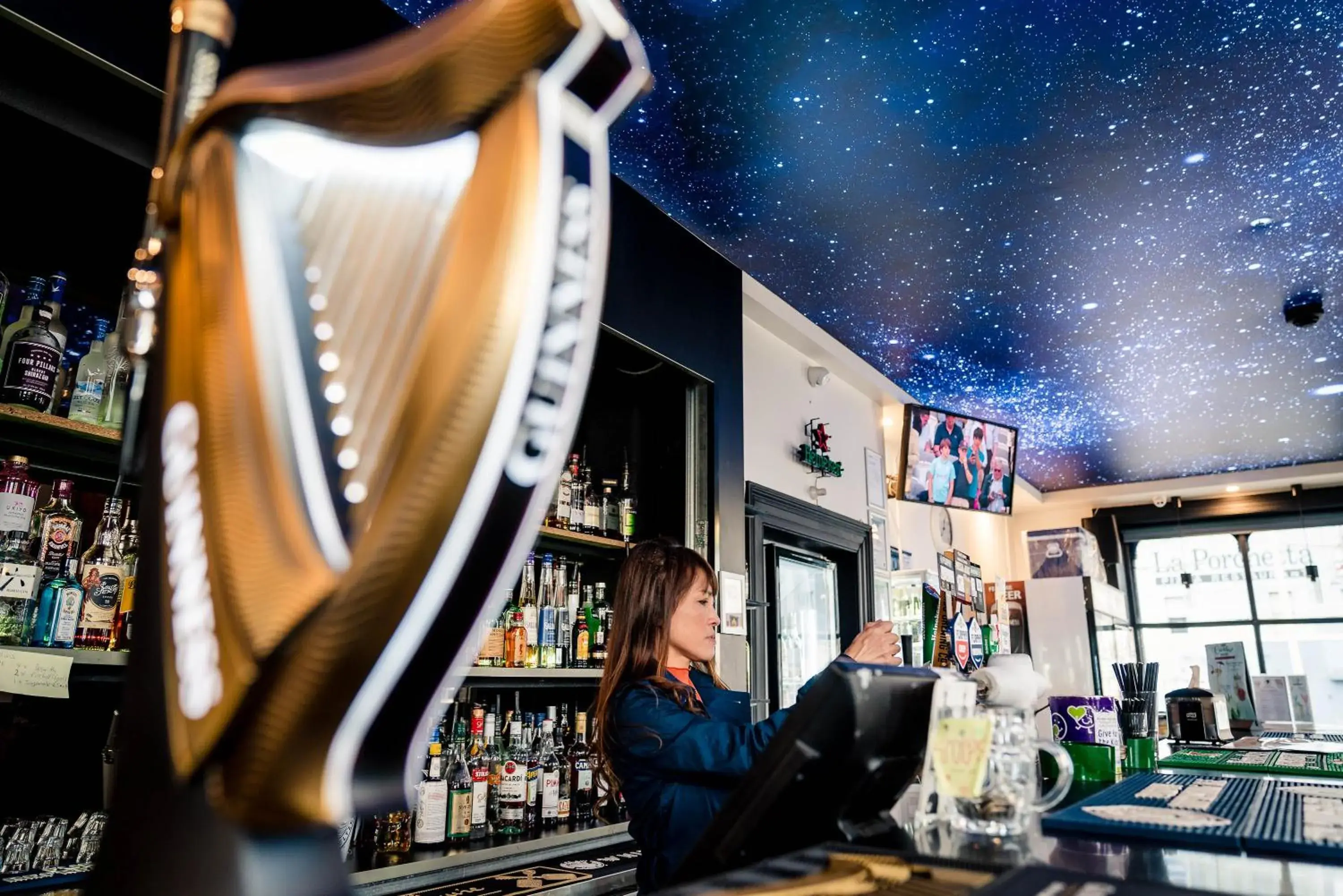 Lounge or bar in Queen Victoria Hostel Lounge or bar in Queen Victoria Hostel