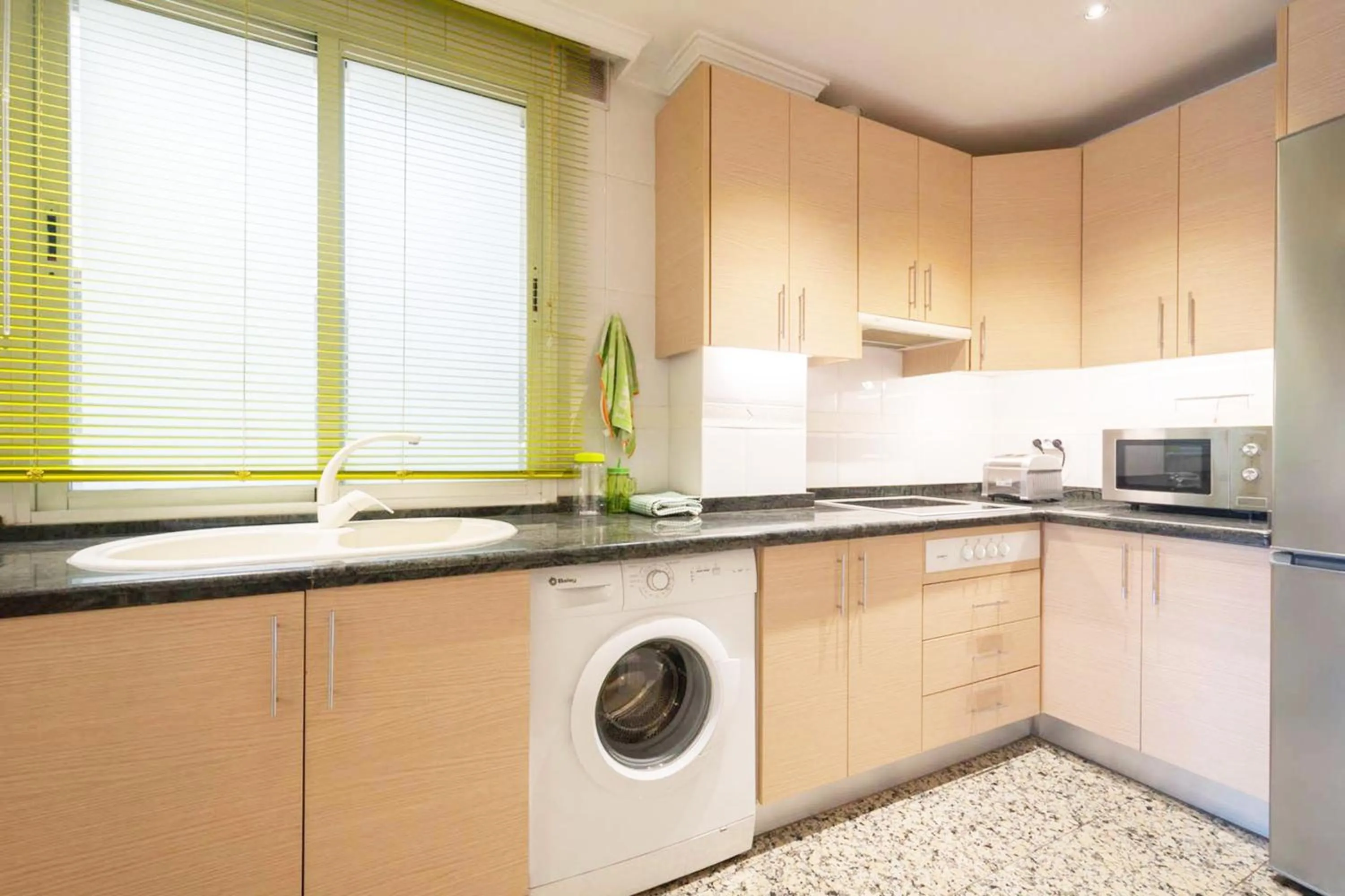 Kitchen or kitchenette in Luminoso apartamento a 10 minutos del Centro