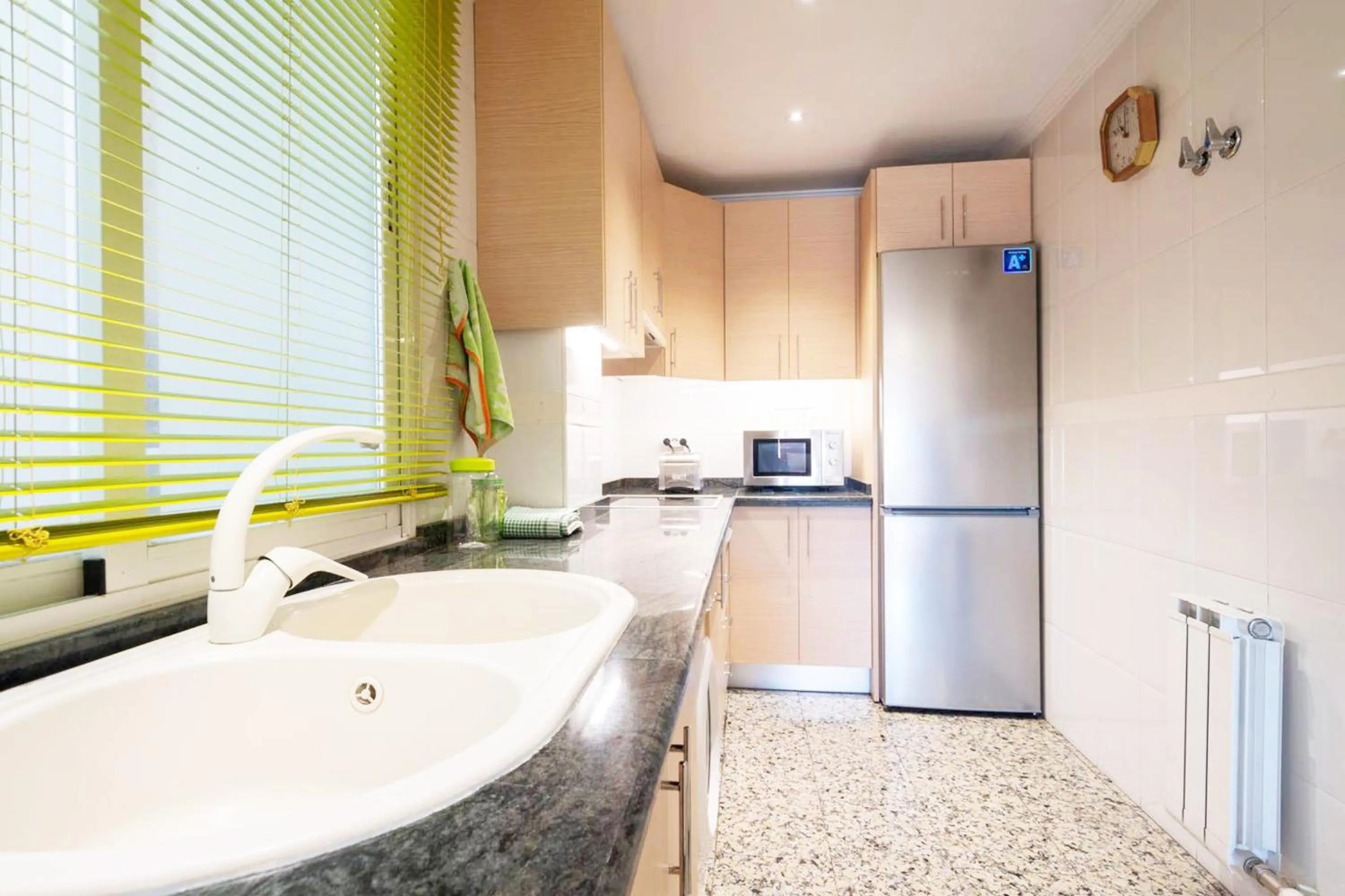 Kitchen or kitchenette in Luminoso apartamento a 10 minutos del Centro