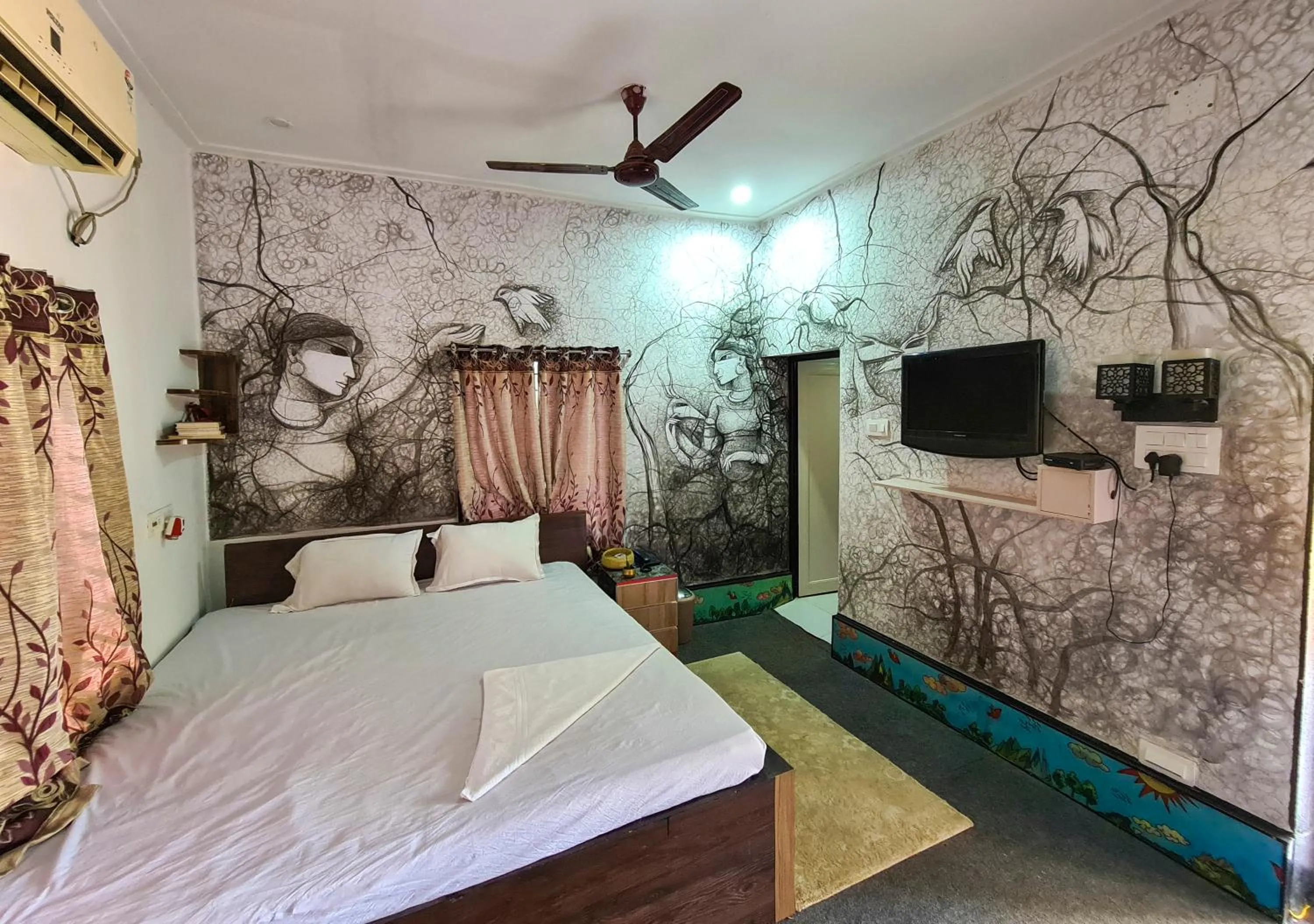 TV and multimedia, Bed in Panchobon Art Resort