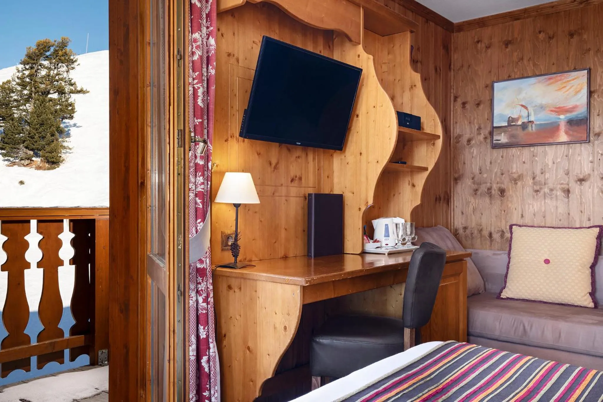 Bedroom in Hôtel Les Balcons Village