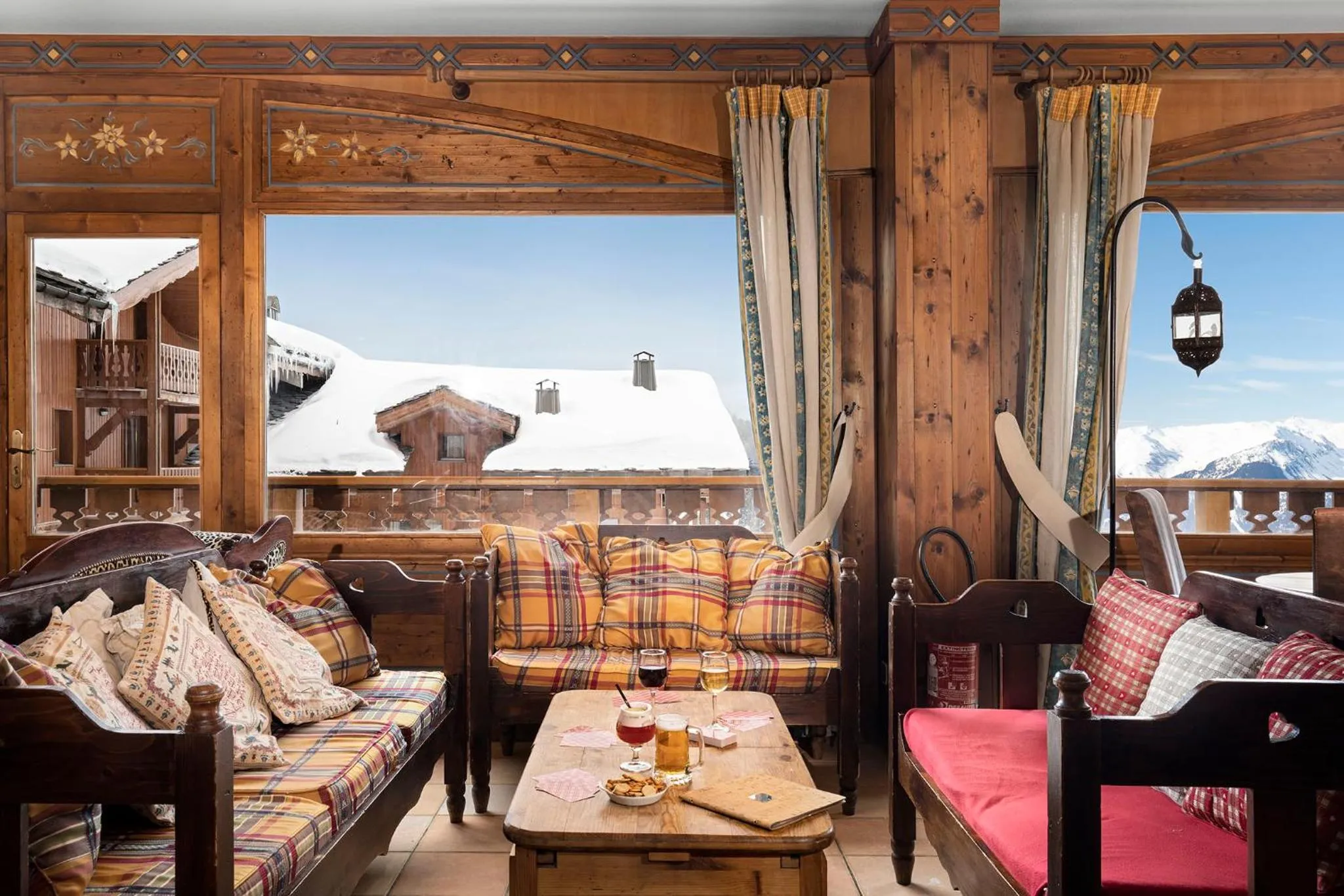 Lounge or bar in Hôtel Les Balcons Village