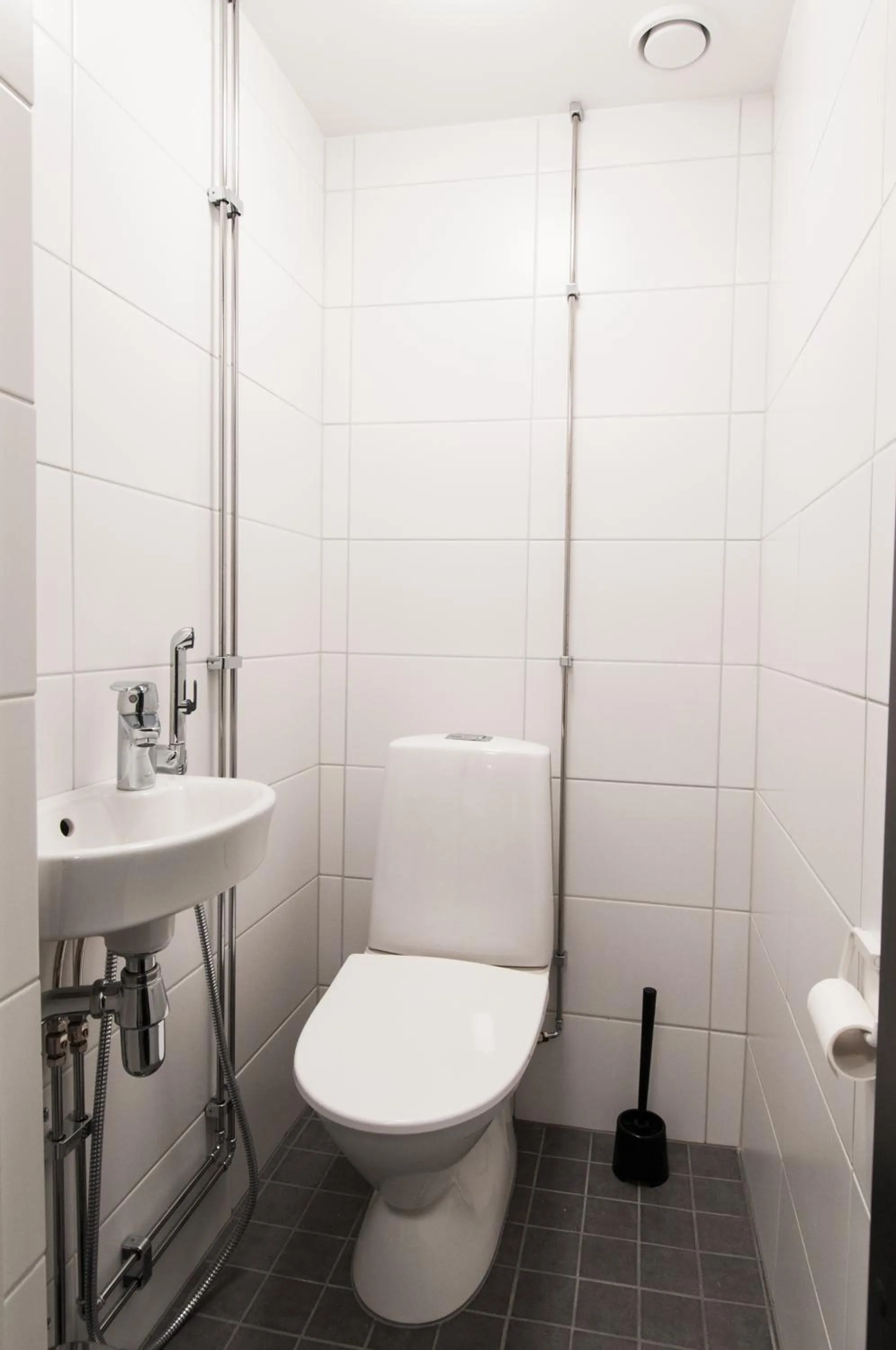 Toilet in Aikatalo Hostel Helsinki