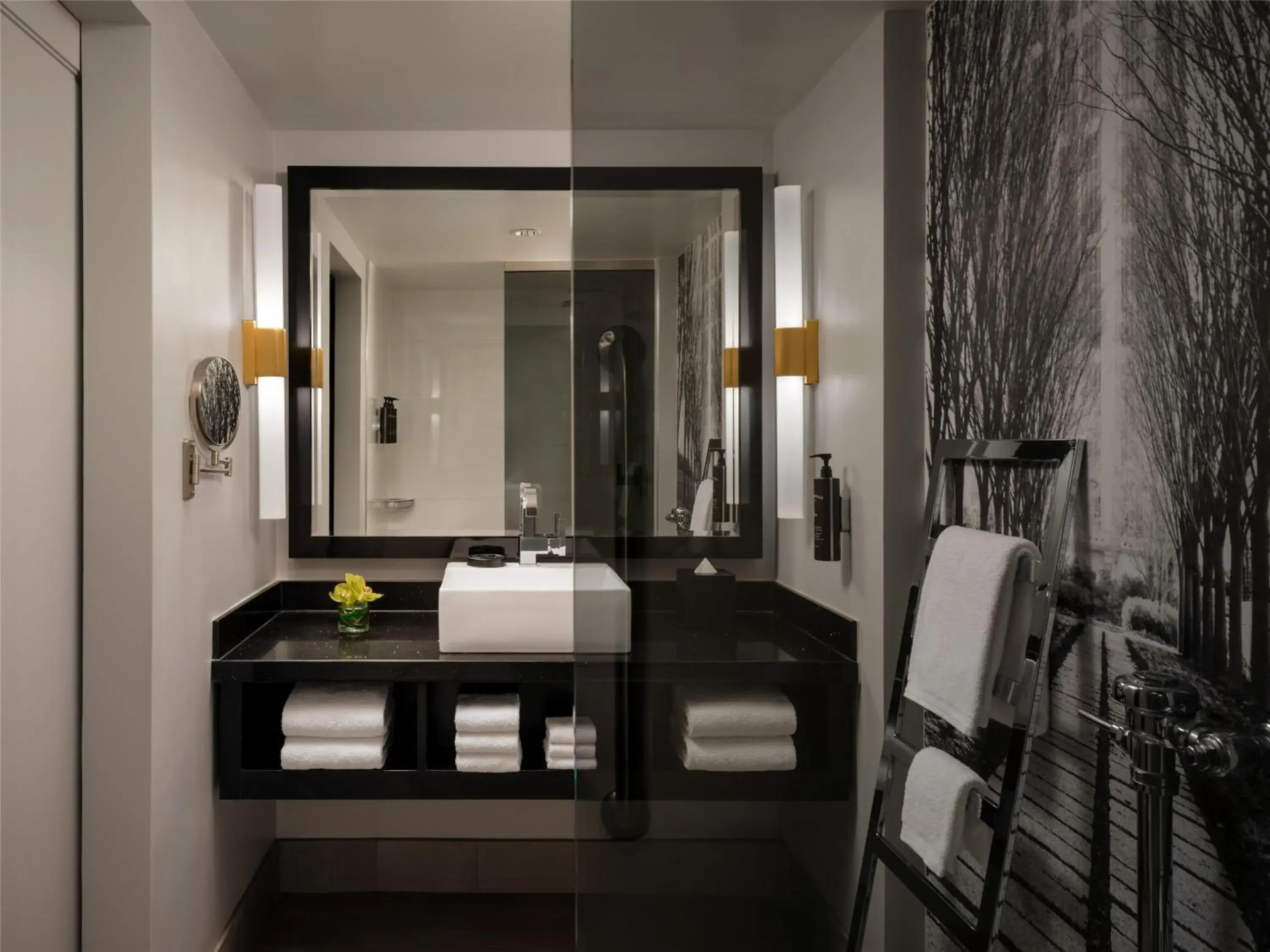 Bathroom, Bed in The Starling Atlanta Midtown, Curio Collection by Hilton Bathroom, Bed in The Starling Atlanta Midtown, Curio Collection by Hilton