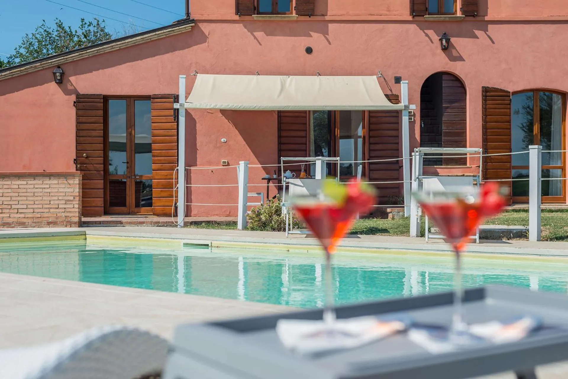 Property building in Casa Rossa