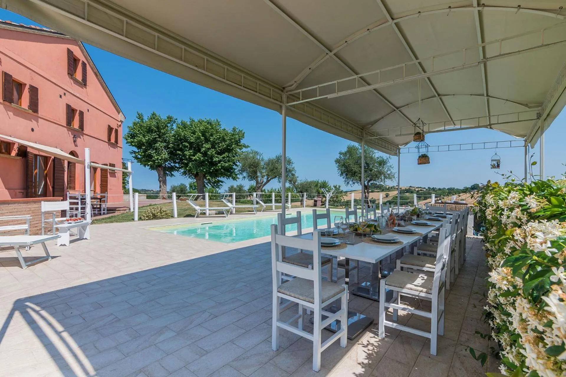 Property building in Casa Rossa