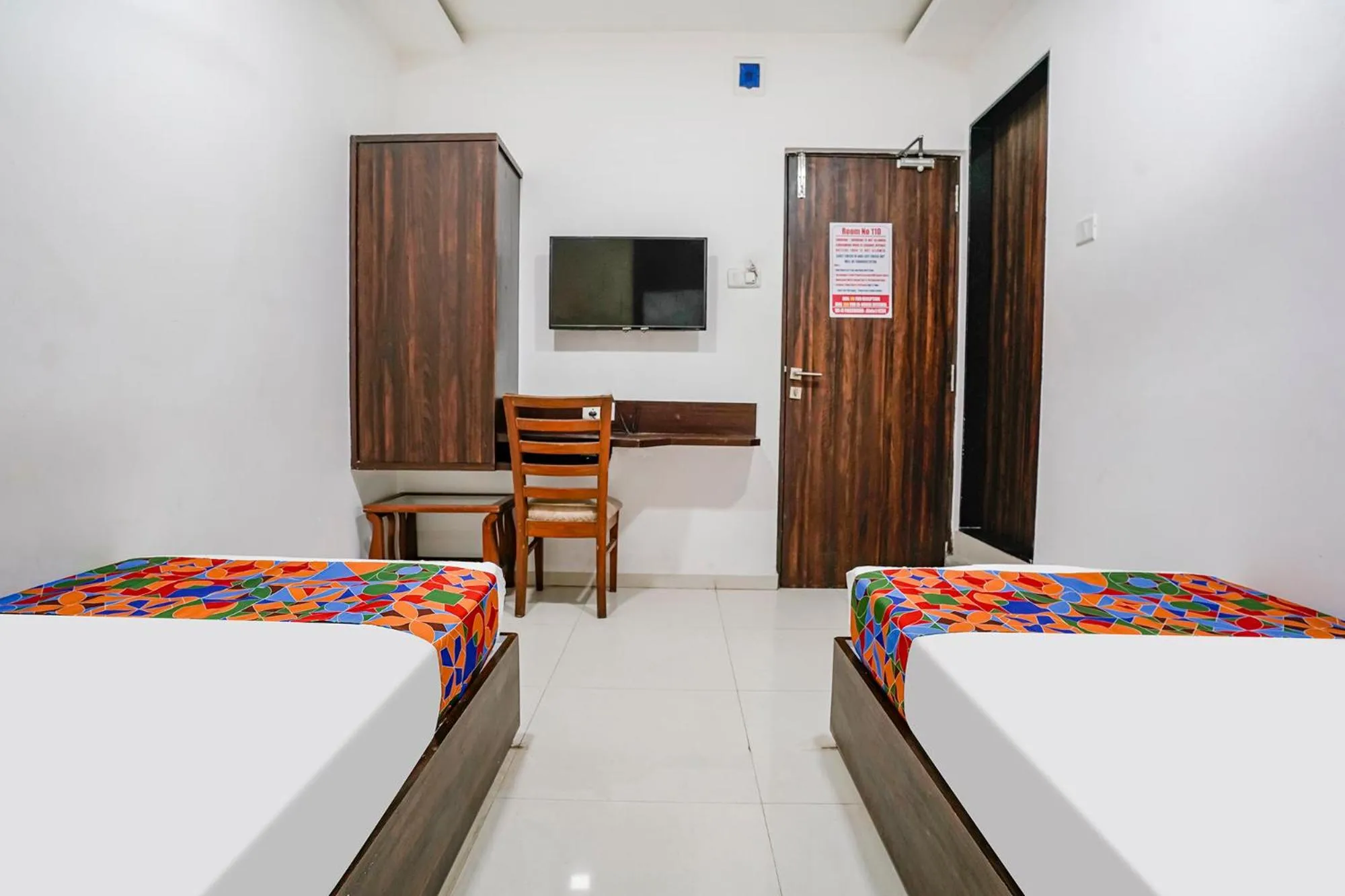 Bed in FabHotel Elvis Inn - Nr Mumbai International Airport