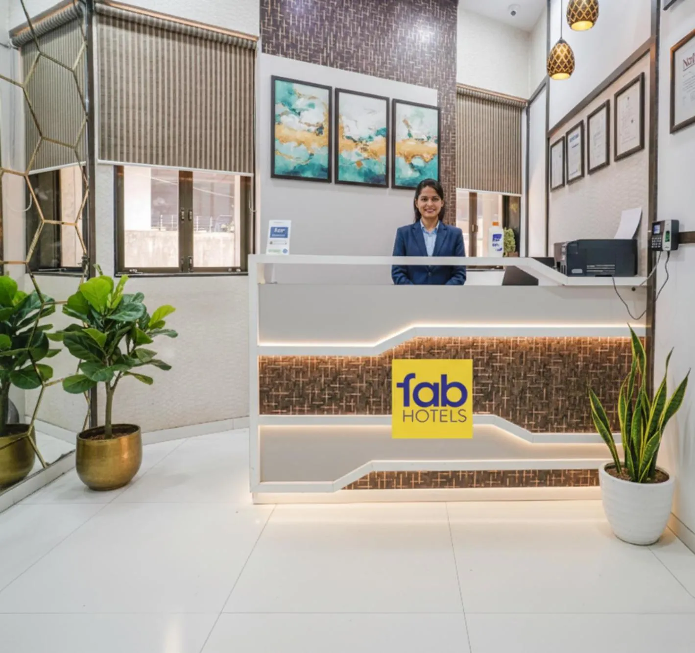 Lobby or reception in FabHotel Elvis Inn - Nr Mumbai International Airport