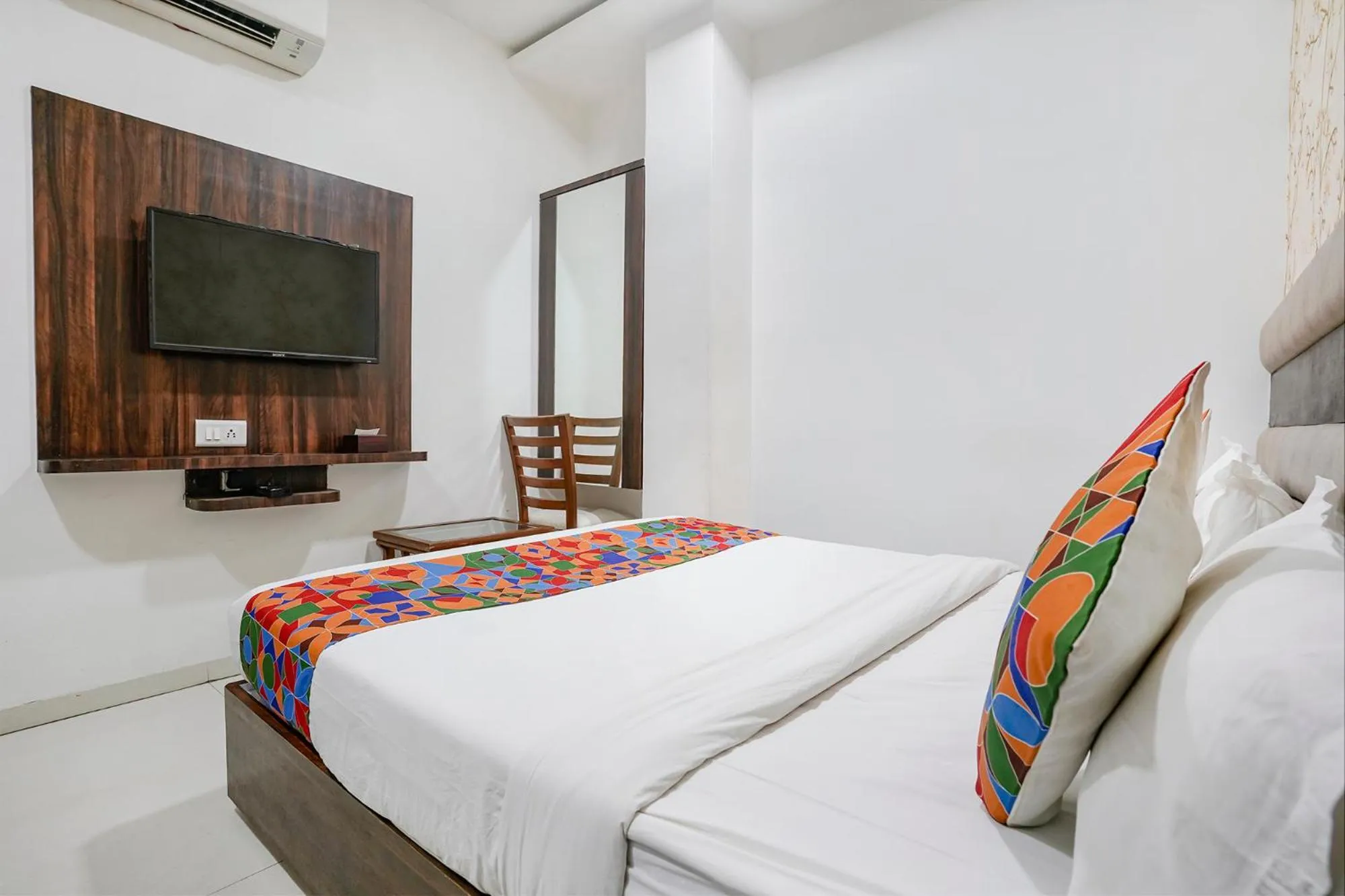Bed in FabHotel Elvis Inn - Nr Mumbai International Airport