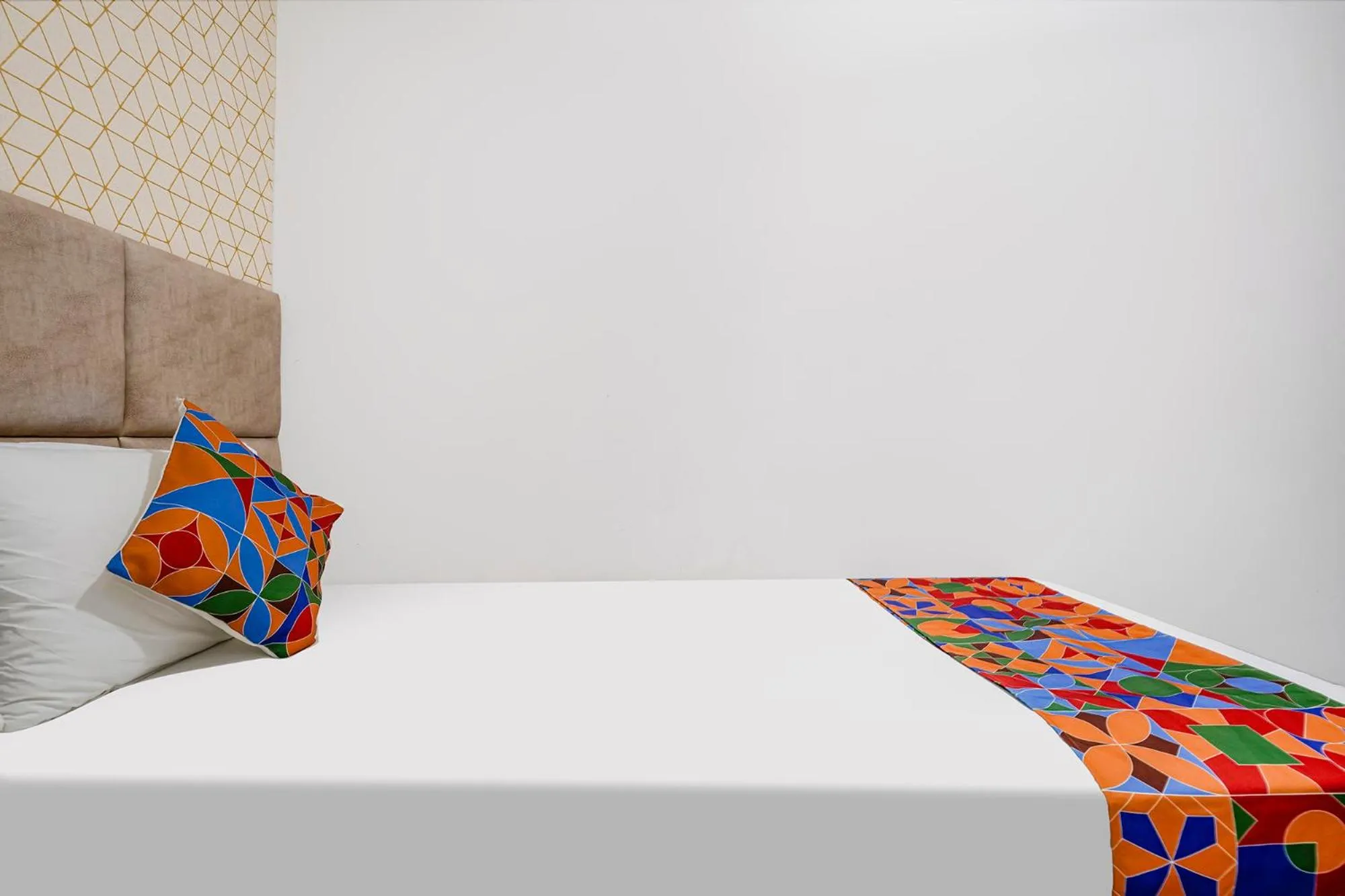 Bed in FabHotel Elvis Inn - Nr Mumbai International Airport