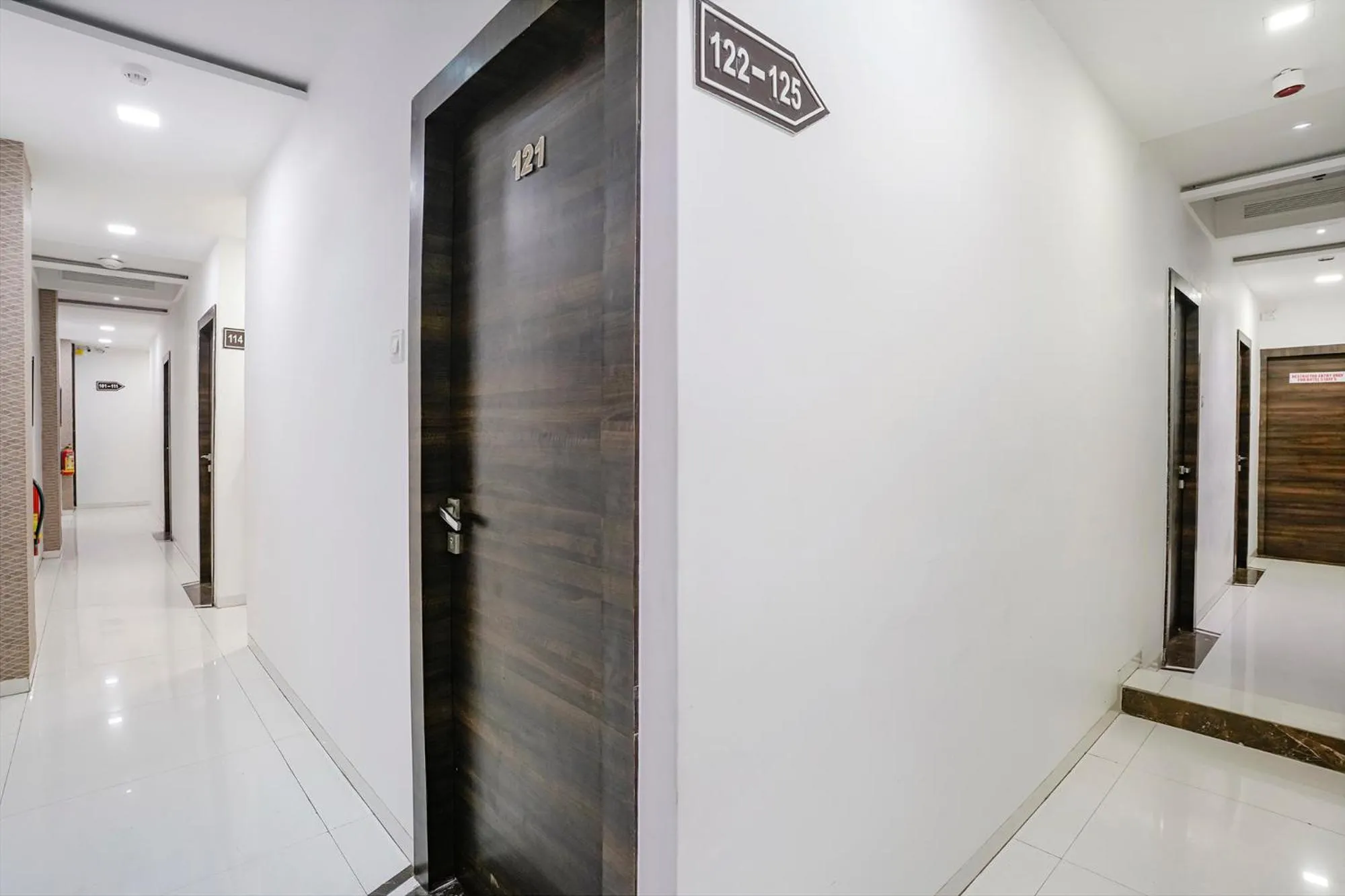 Lobby or reception in FabHotel Elvis Inn - Nr Mumbai International Airport