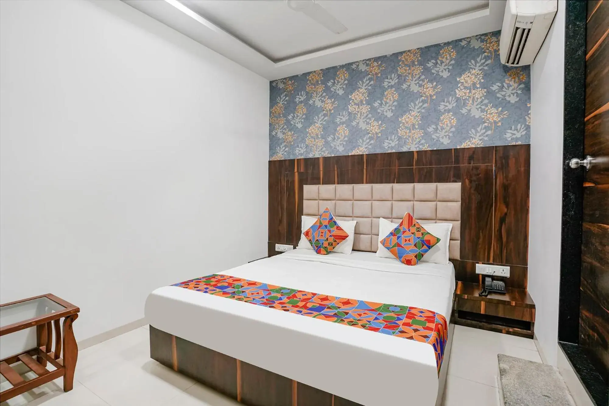 Deluxe Room - single occupancy in FabHotel Elvis Inn - Nr Mumbai International Airport Deluxe Room - single occupancy in FabHotel Elvis Inn - Nr Mumbai International Airport