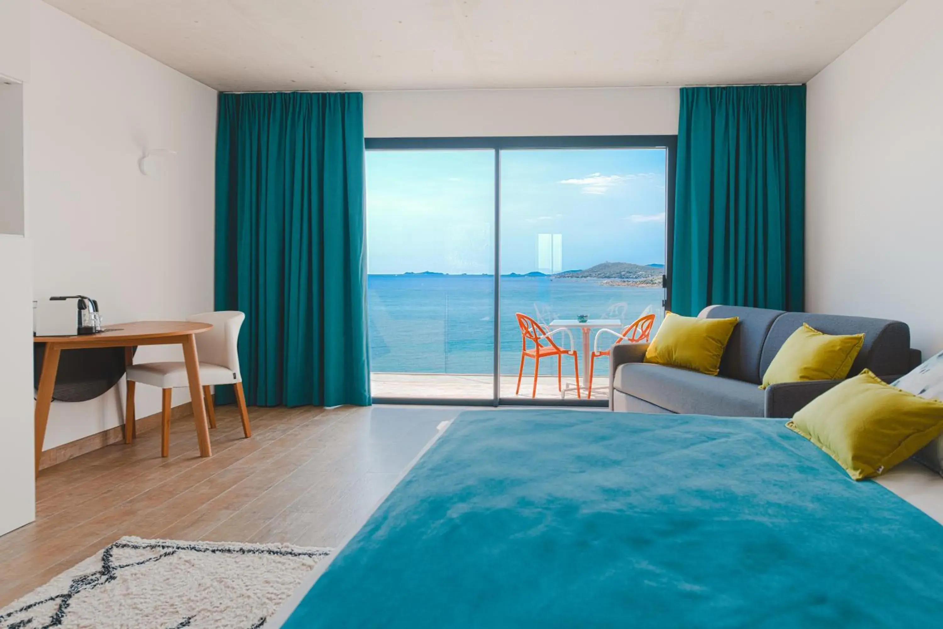 Superior Suite with Sea View in Hotel le Jardin d'Emile Superior Suite with Sea View in Hotel le Jardin d'Emile