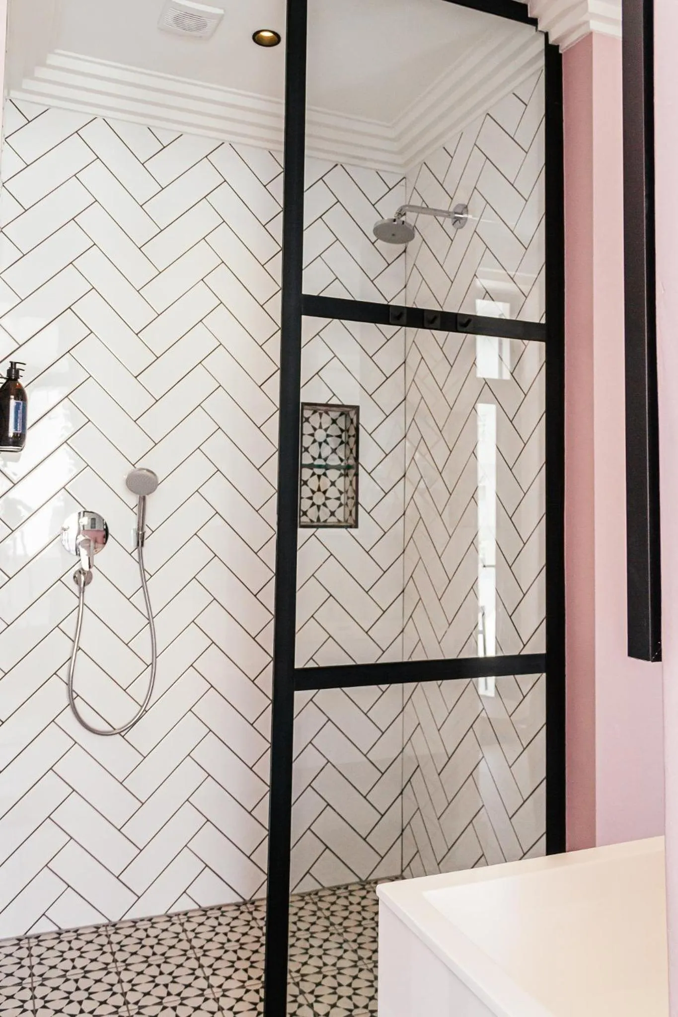 Shower in Pineapple House Boutique Hotel