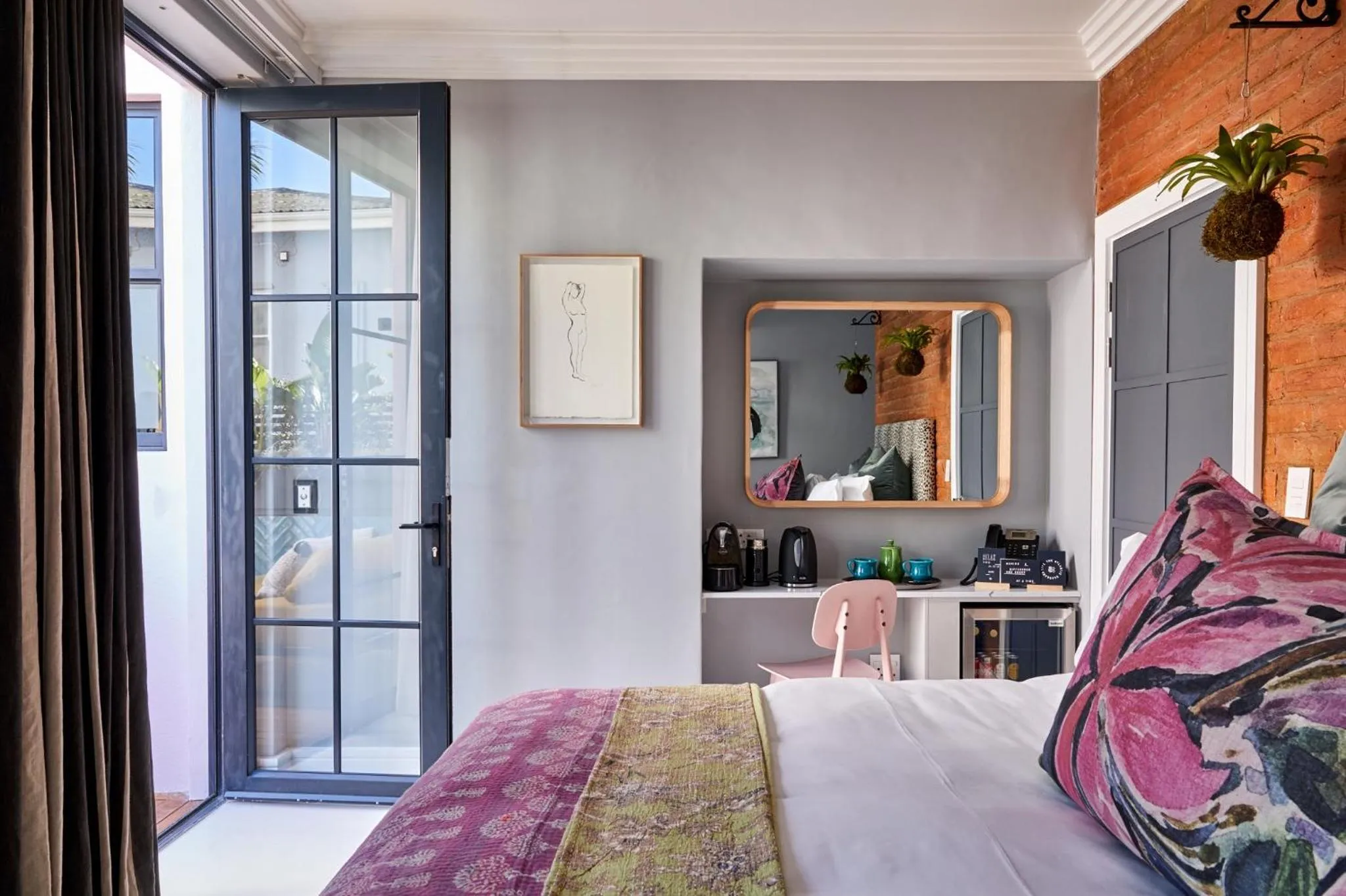 Seating area, Bed in Pineapple House Boutique Hotel
