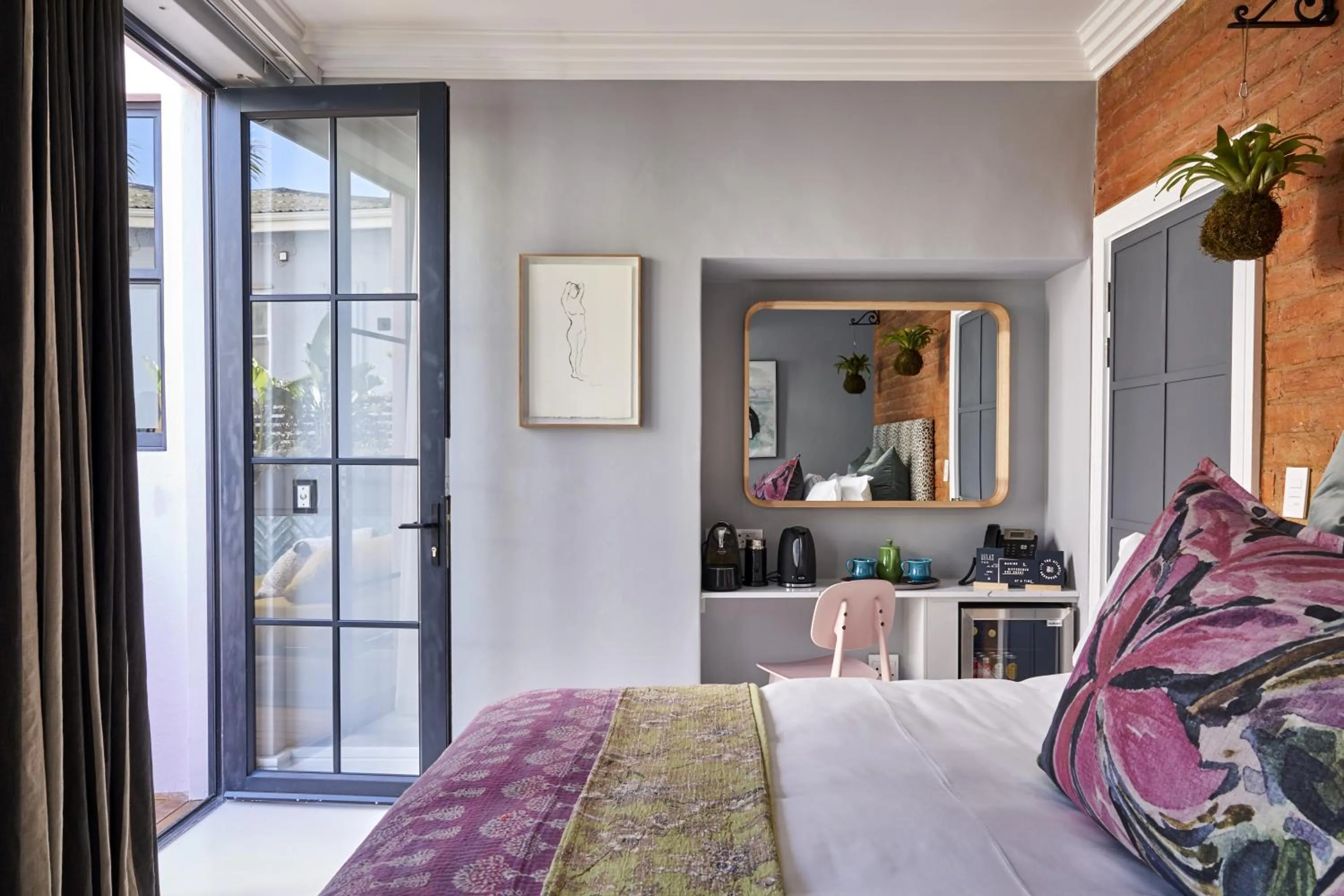 Bed in Pineapple House Boutique Hotel