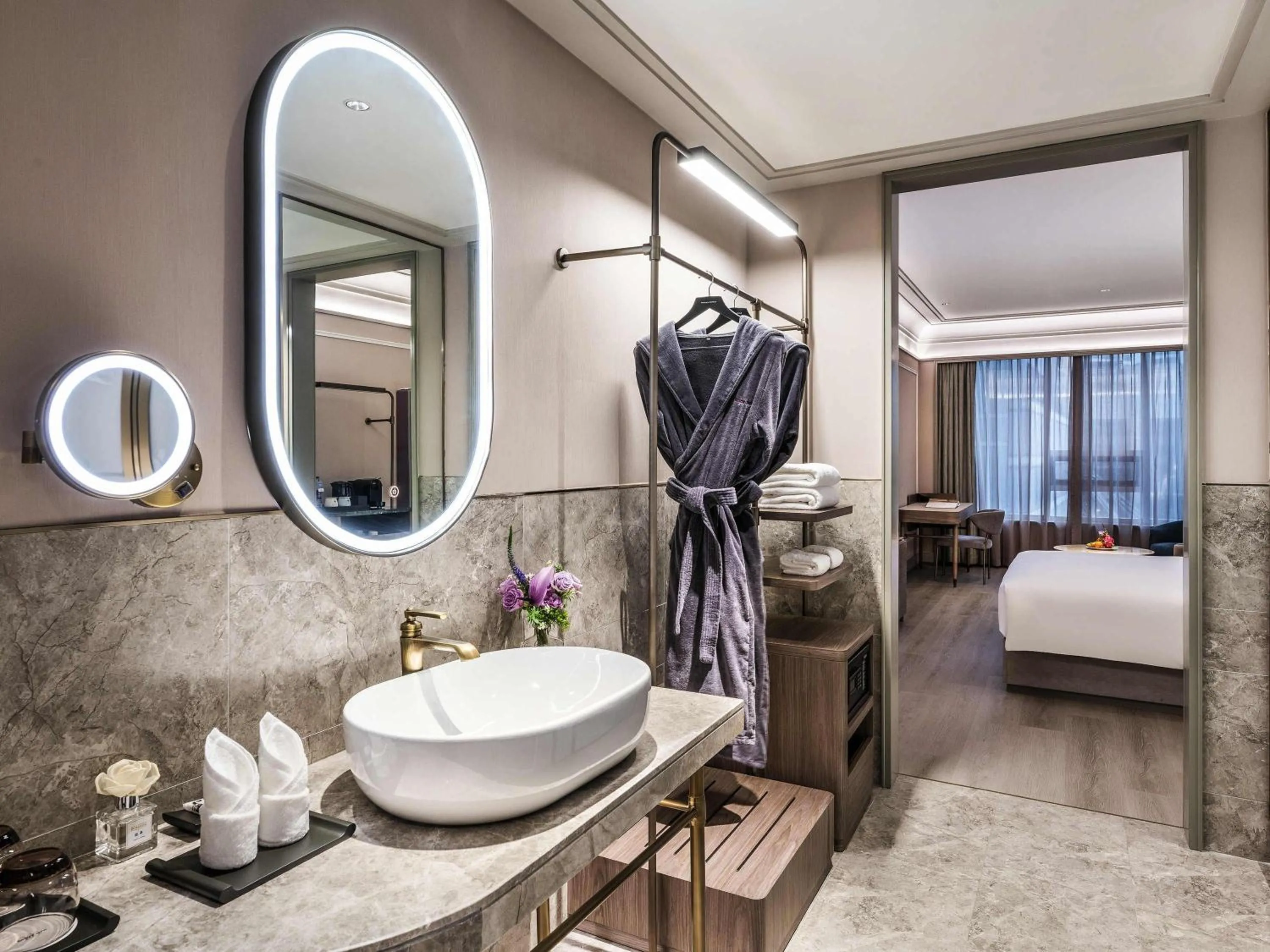 Bedroom, Bed in Mercure Nanjing Downtown