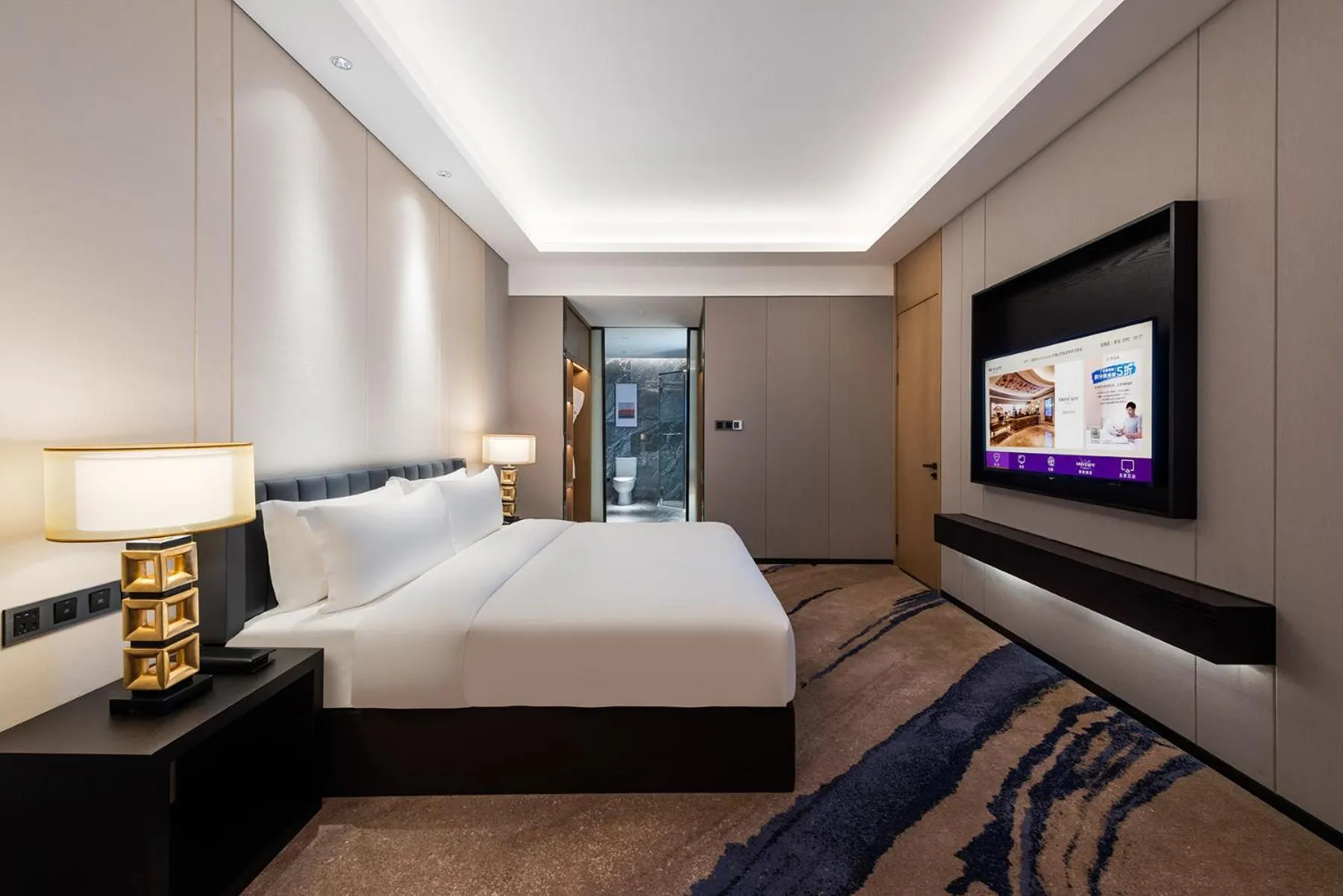 Bed in Mercure Shenzhen Longgang