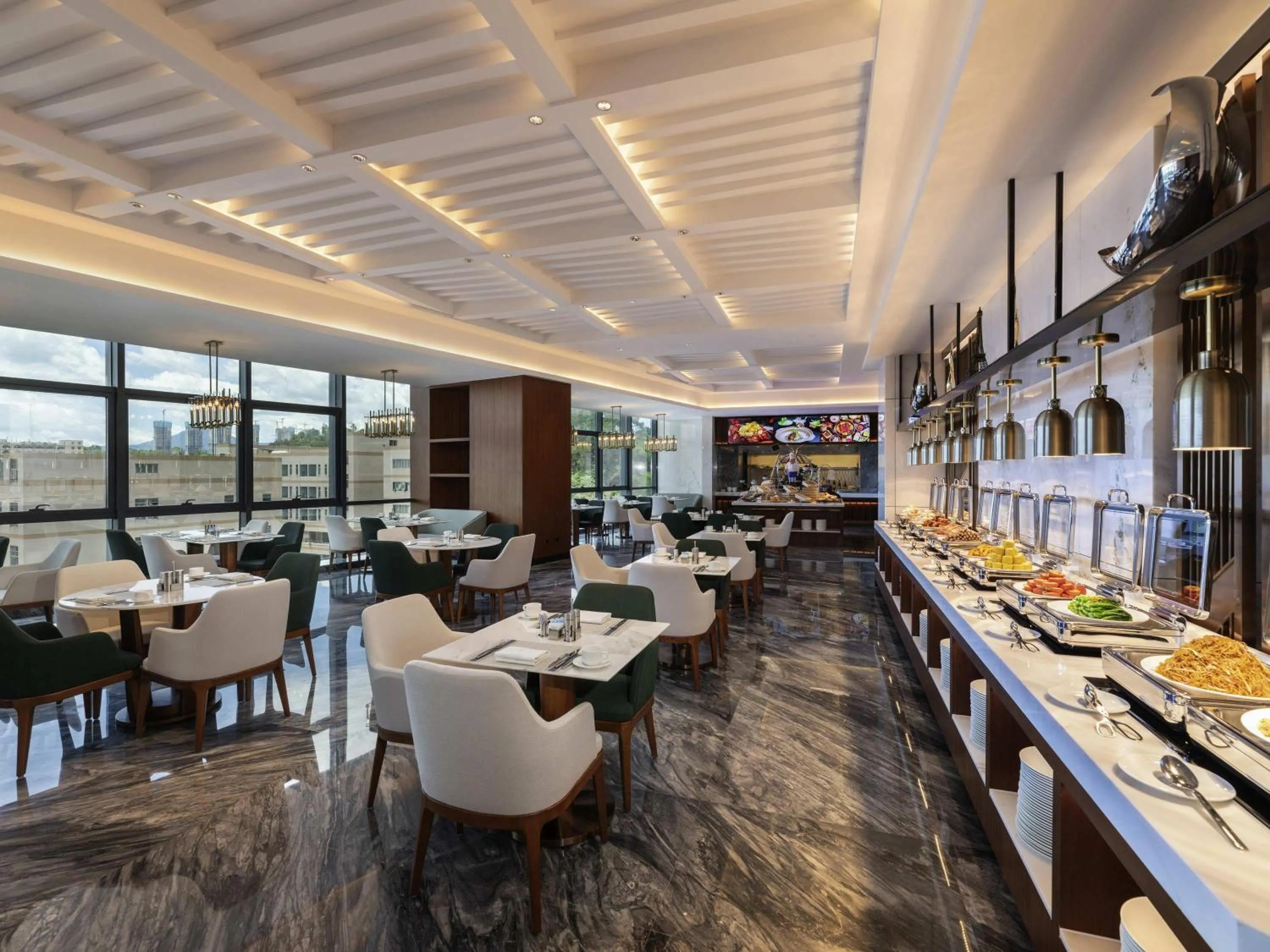 Restaurant/places to eat in Mercure Shenzhen Longgang
