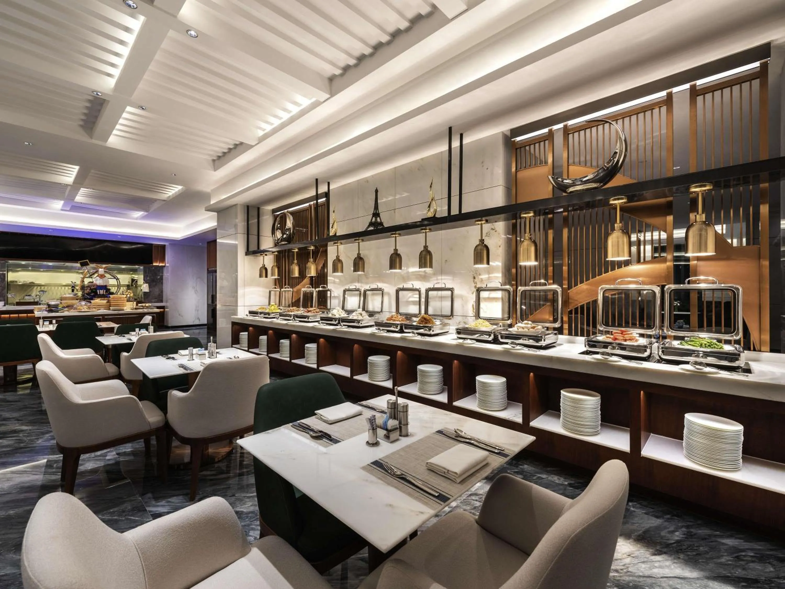 Restaurant/places to eat in Mercure Shenzhen Longgang