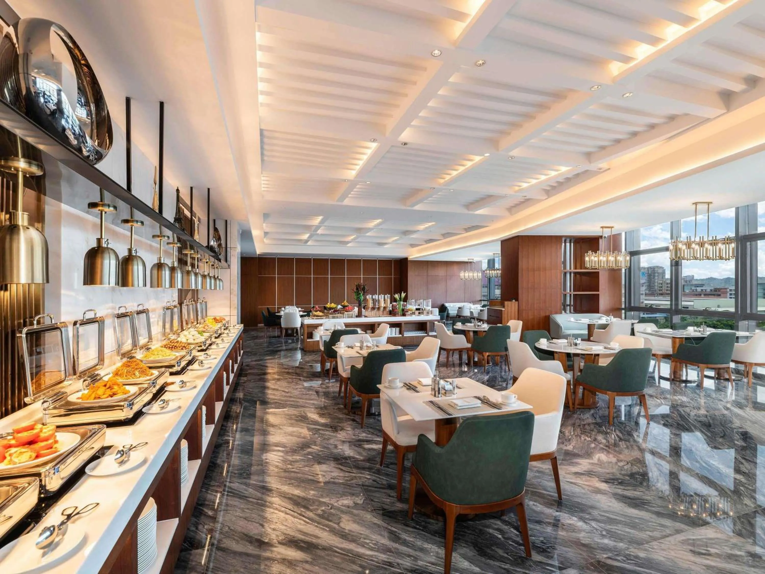 Restaurant/places to eat in Mercure Shenzhen Longgang