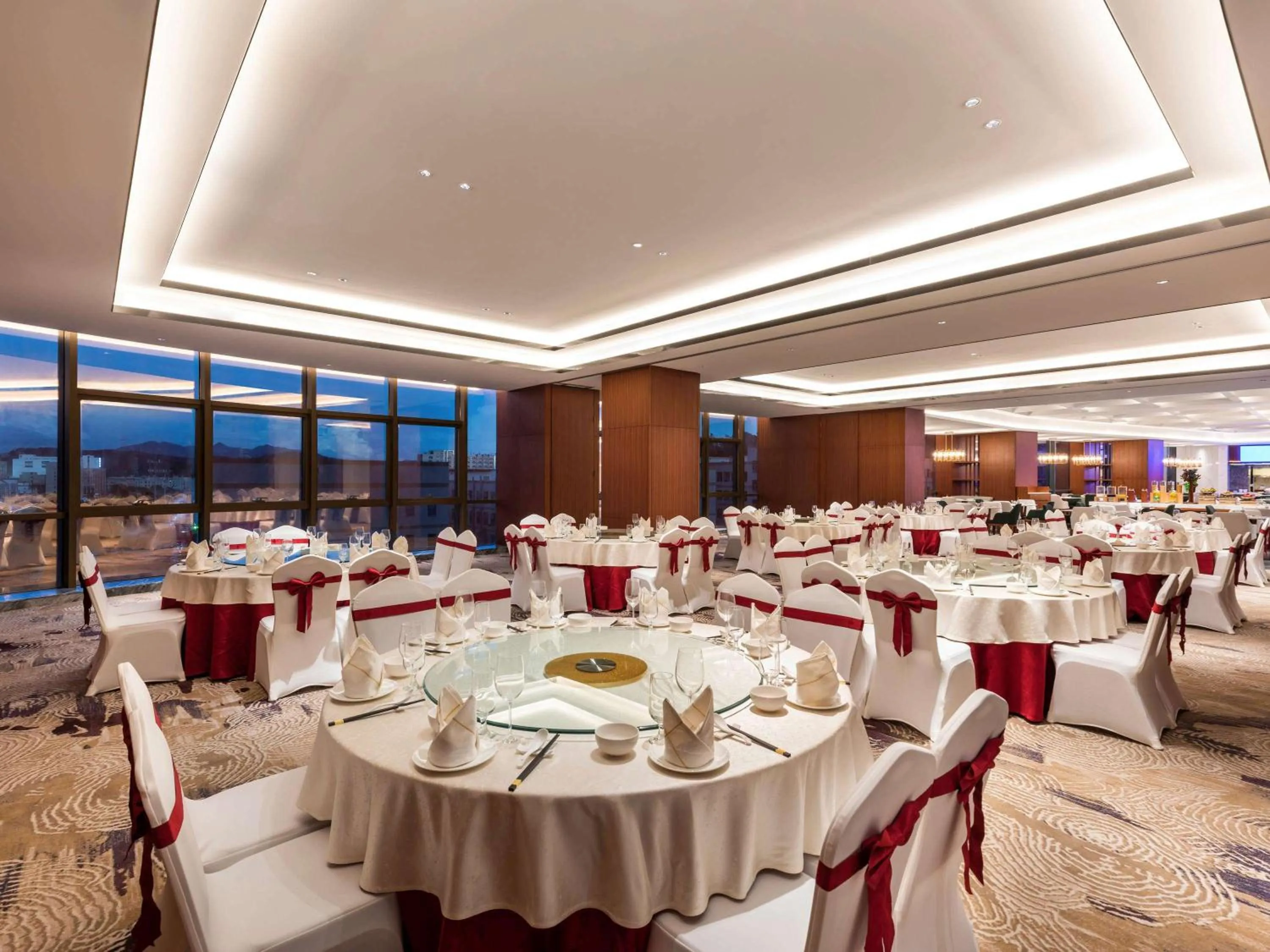 Restaurant/places to eat in Mercure Shenzhen Longgang