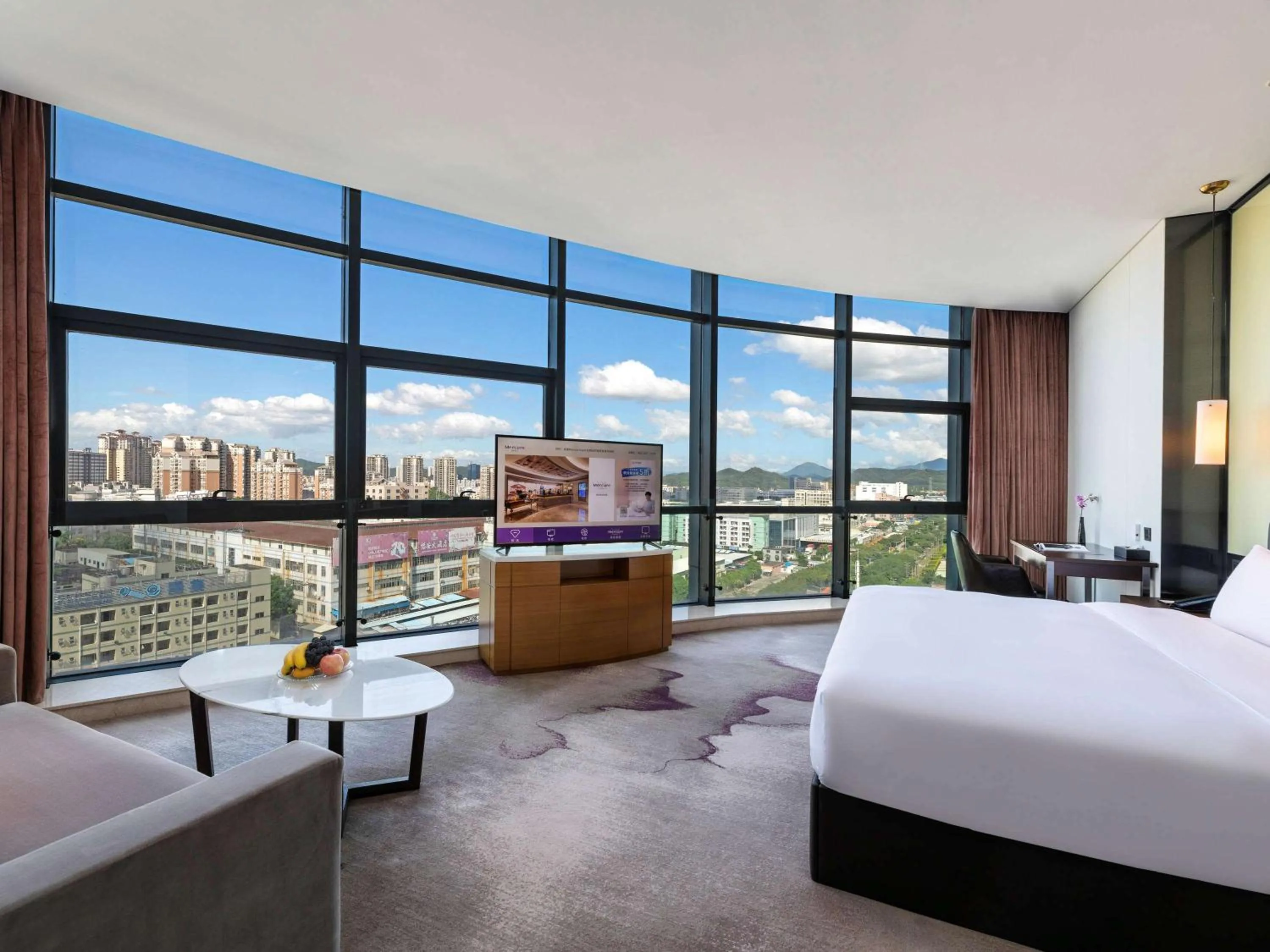 Photo of the whole room, Bed in Mercure Shenzhen Longgang