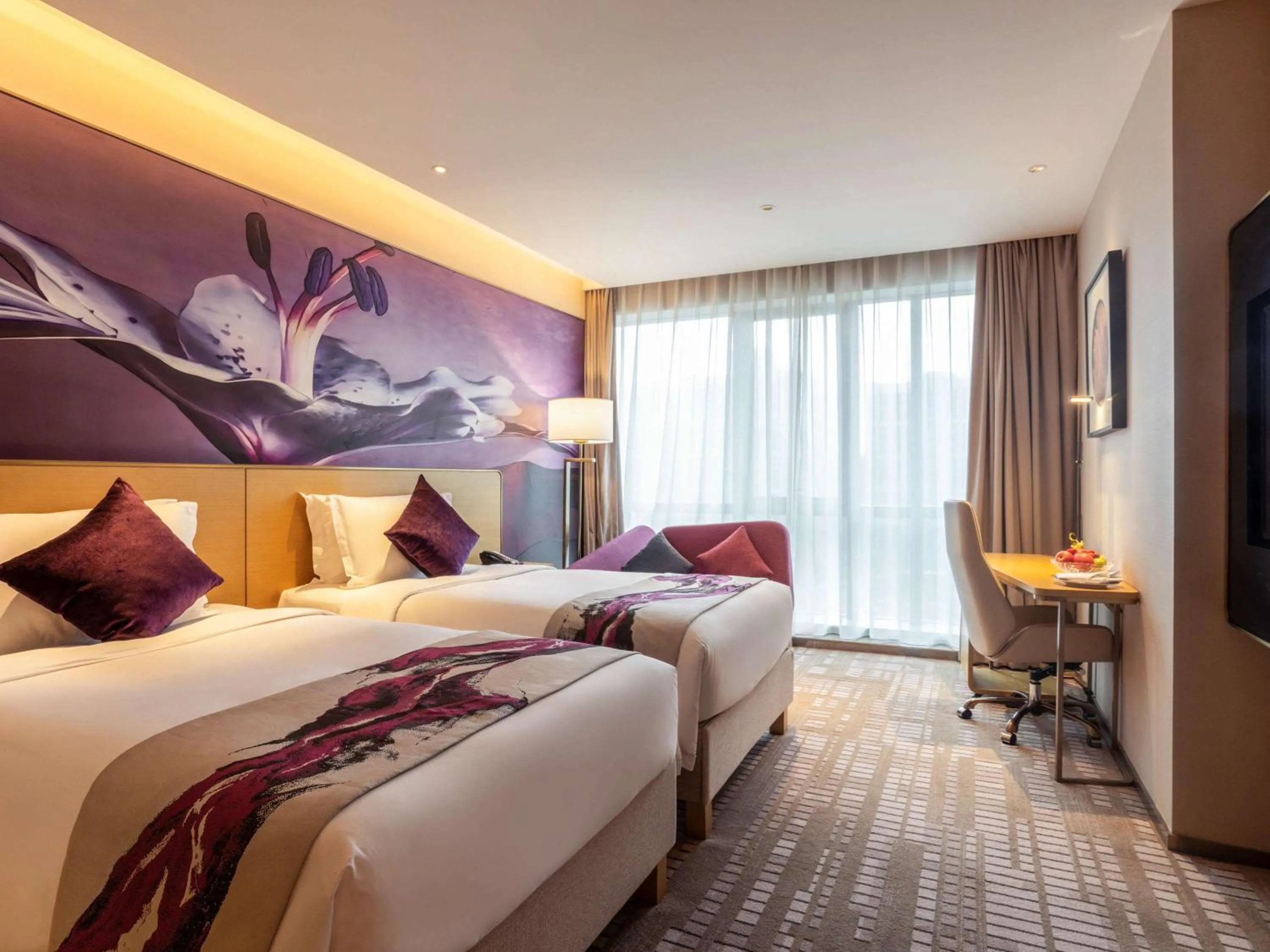 Photo of the whole room, Bed in Novotel Zhengzhou Airport