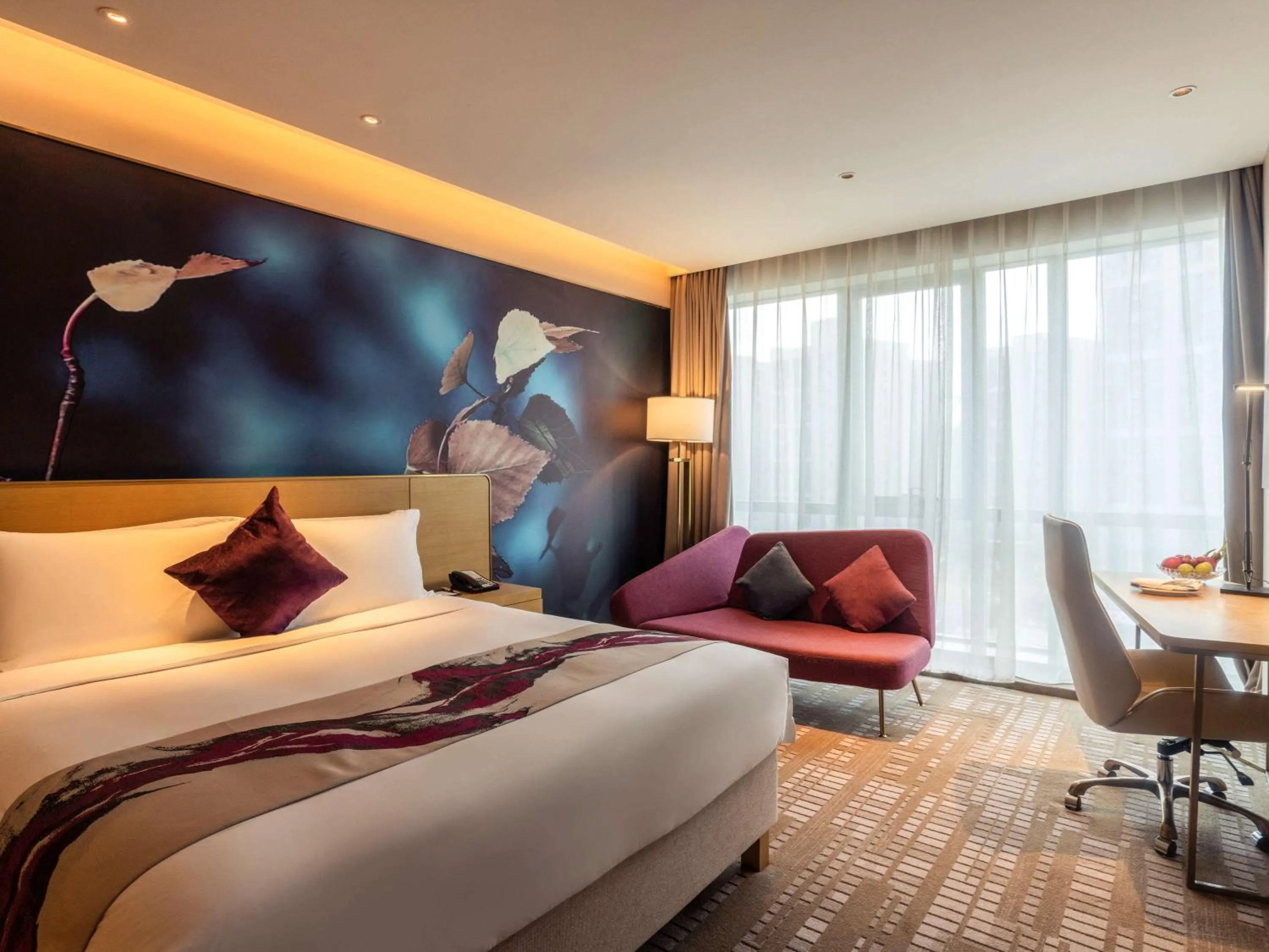 Photo of the whole room, Bed in Novotel Zhengzhou Airport